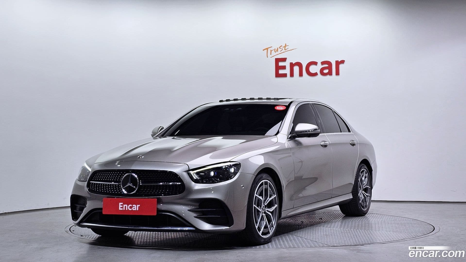 Main__Slider__Photo:E-Class Mercedes-Benz 2021.7-0