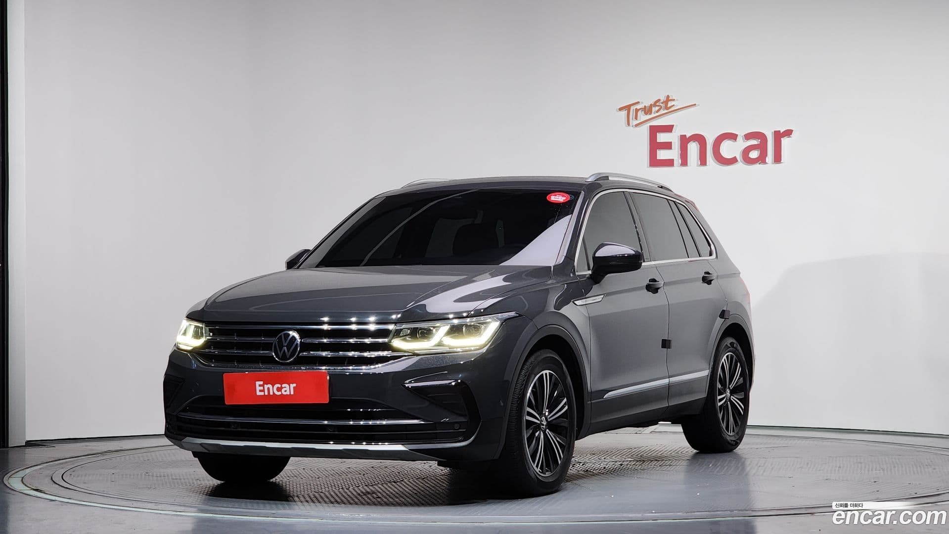 Main__Slider__Photo:Tiguan Volkswagen 2021.7-0