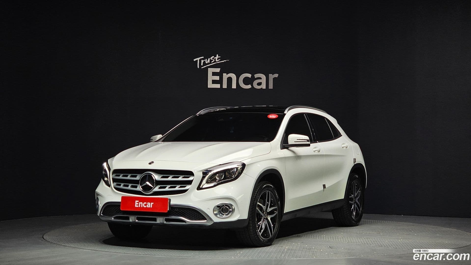 Main__Slider__Photo:GLA-Class Mercedes-Benz 2018.10-0