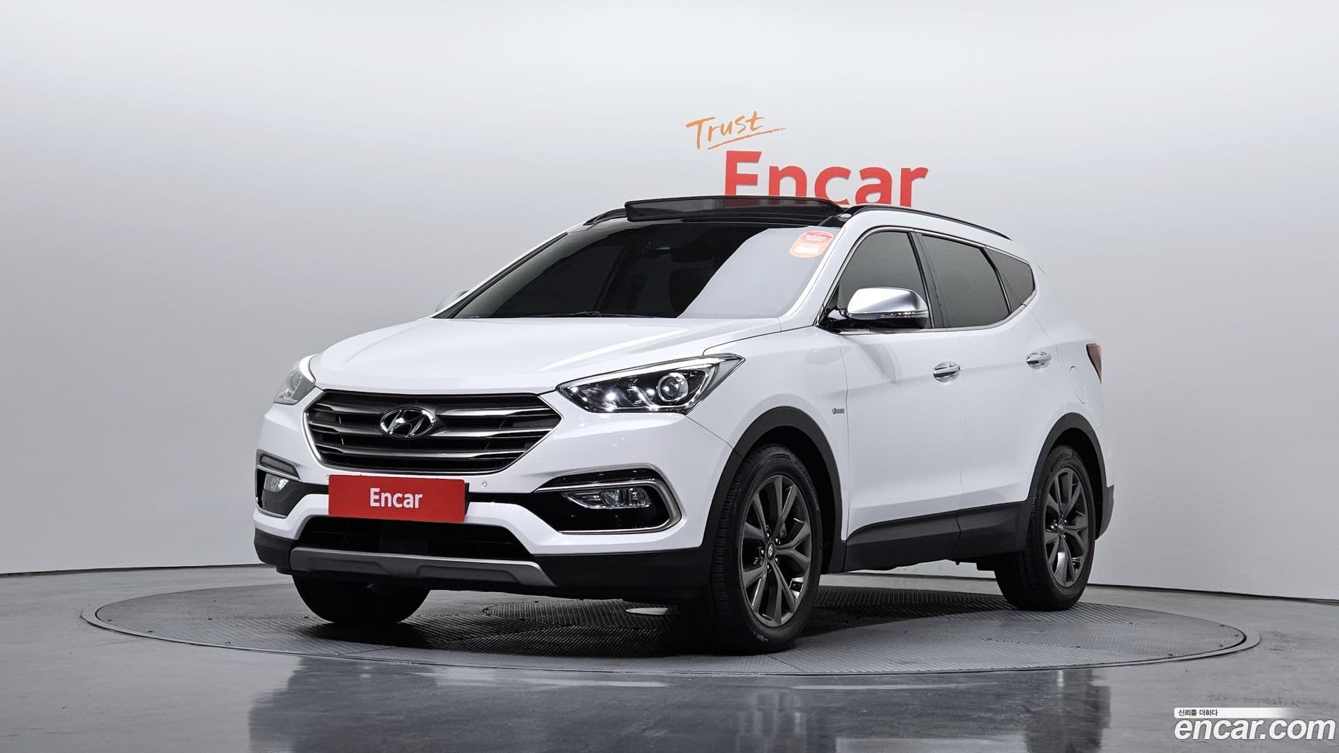 Main__Slider__Photo:Santafe Hyundai 2017.1-0