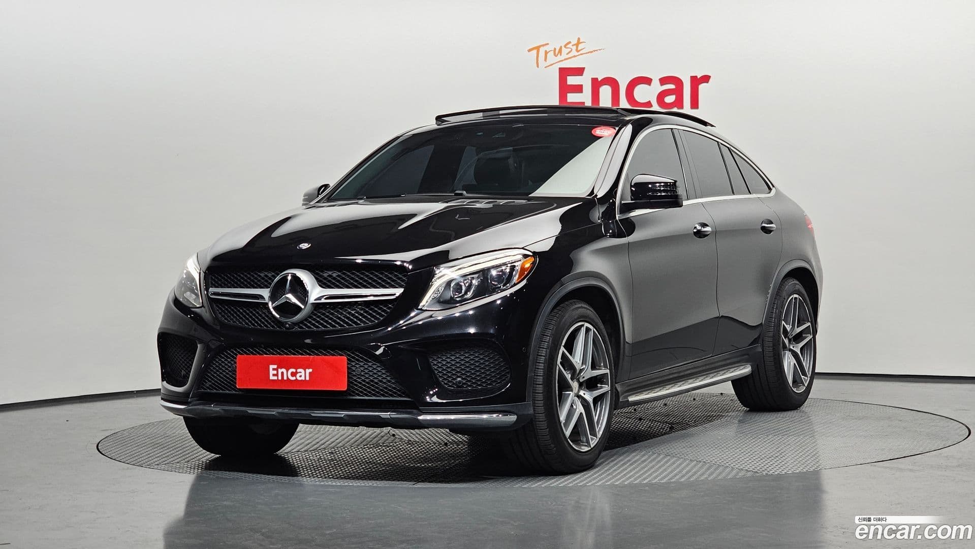 Main__Slider__Photo:GLE-Class Mercedes-Benz 2017.0-0