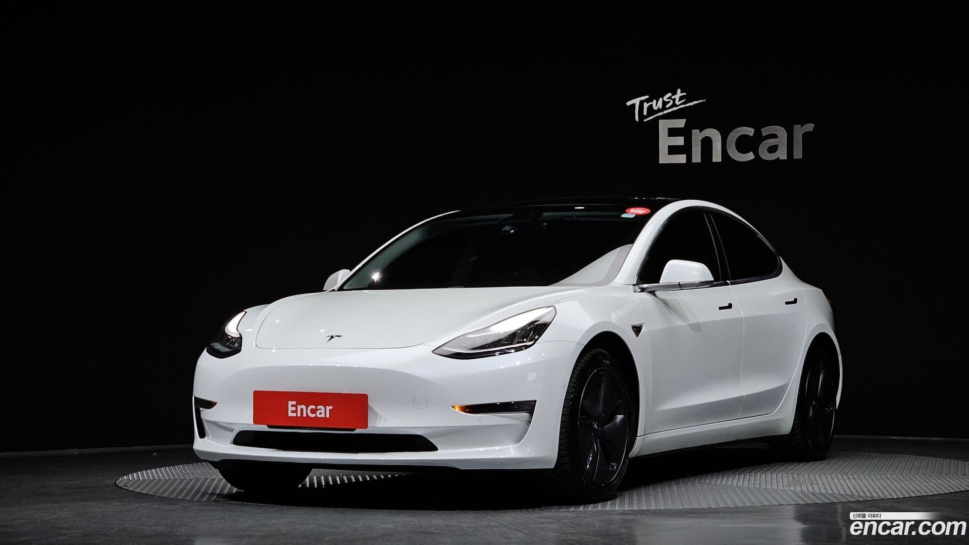 Main__Slider__Photo:Model 3 Tesla 2020.5-0
