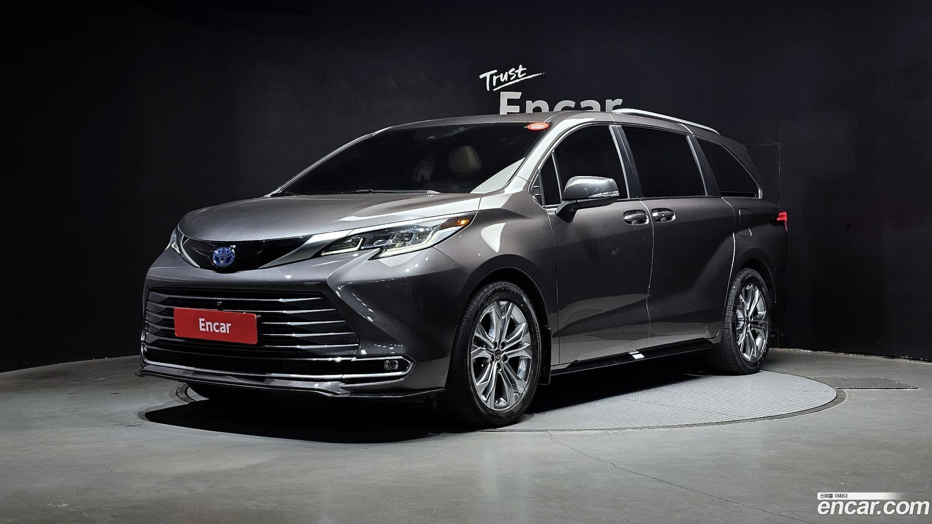 Main__Slider__Photo:Sienna Toyota 2022.6-0