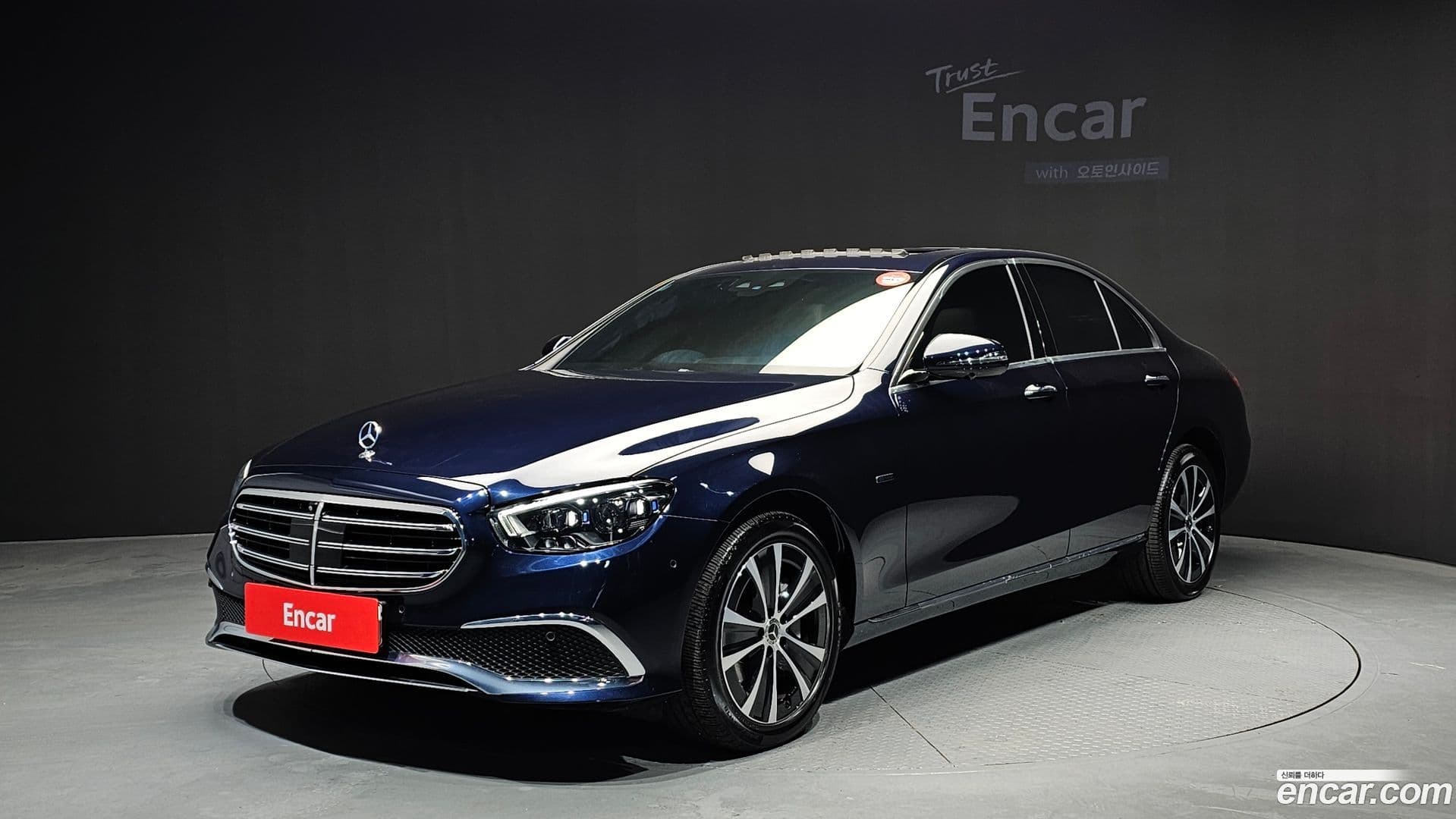 Main__Slider__Photo:E-Class Mercedes-Benz 2021.7-0