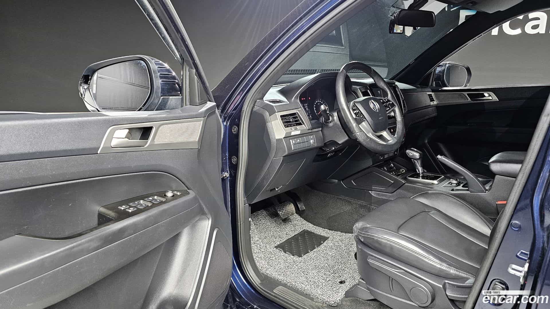 Rexton KG Mobility 2019.0-INNER-010