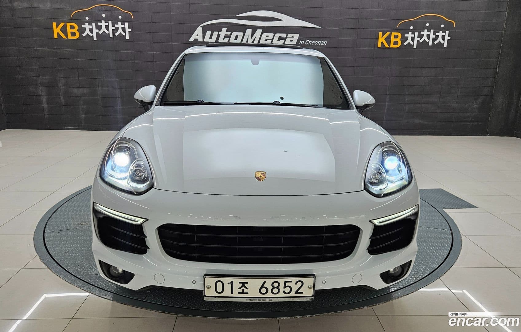 Main__Slider__Photo:Cayenne Porsche 2016.1-0