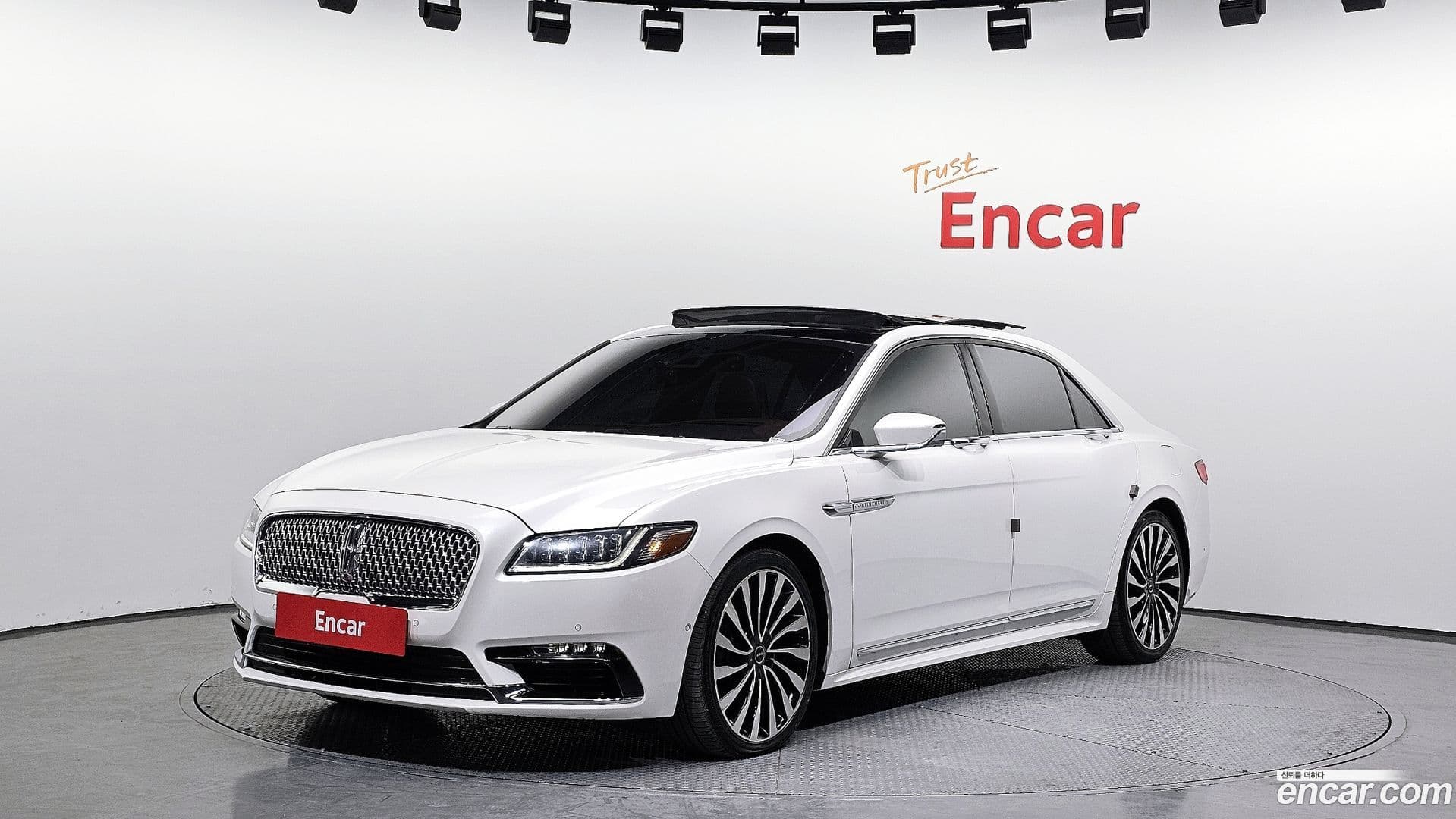 Main__Slider__Photo:Continental Lincoln 2017.11-0