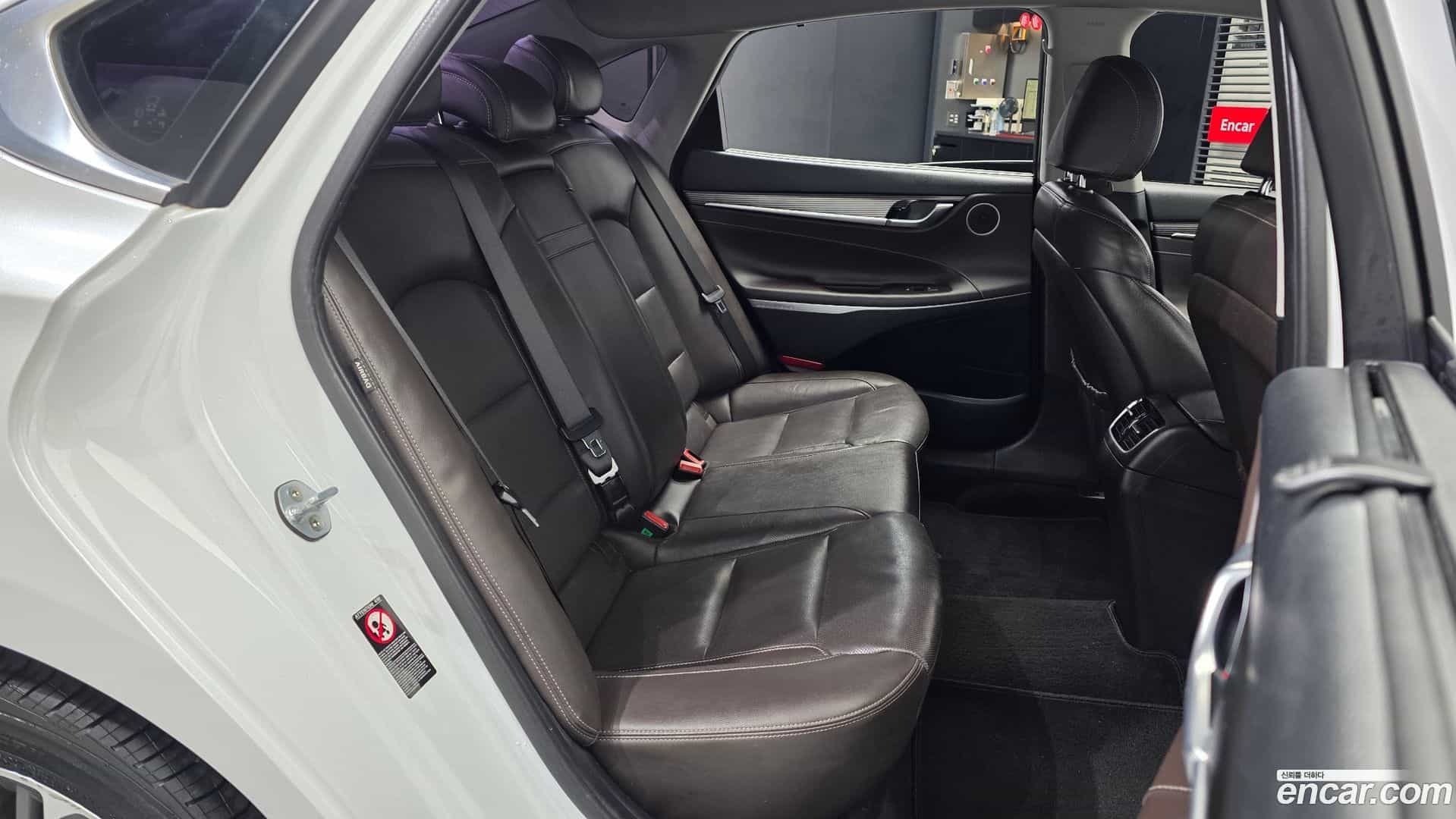 Grandeur Hyundai 2018.7-OPTION-016