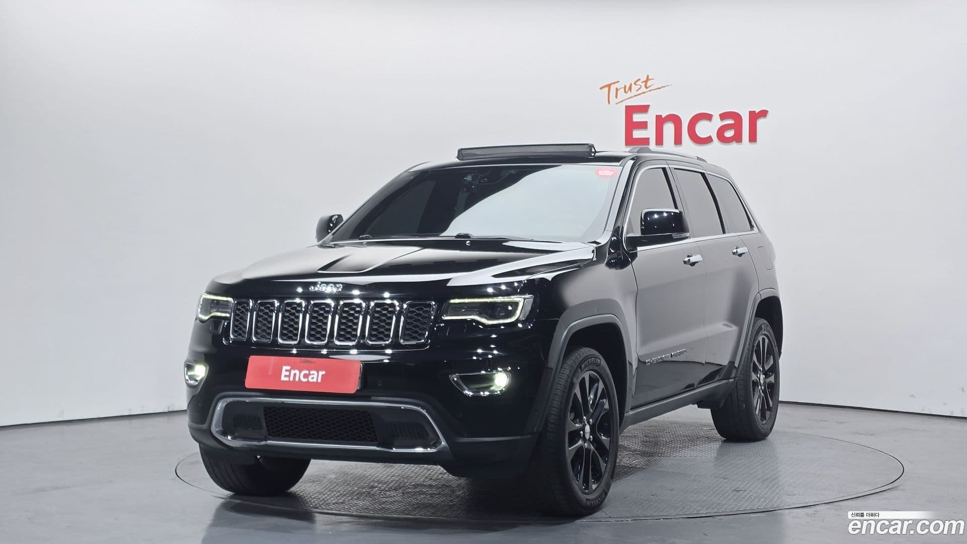 Main__Slider__Photo:Cherokee Jeep 2017.6-0