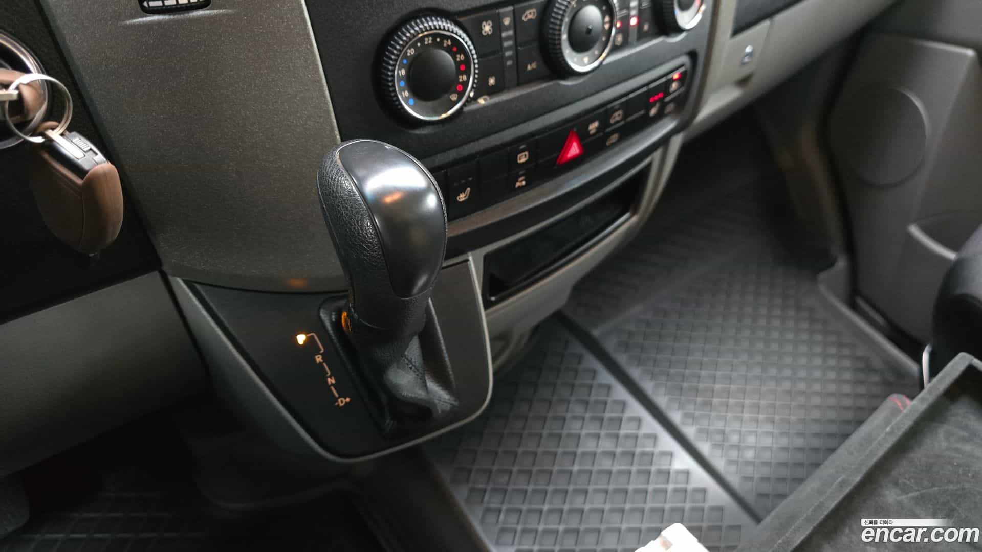 Sprinter Mercedes-Benz 2011.10-INNER-009