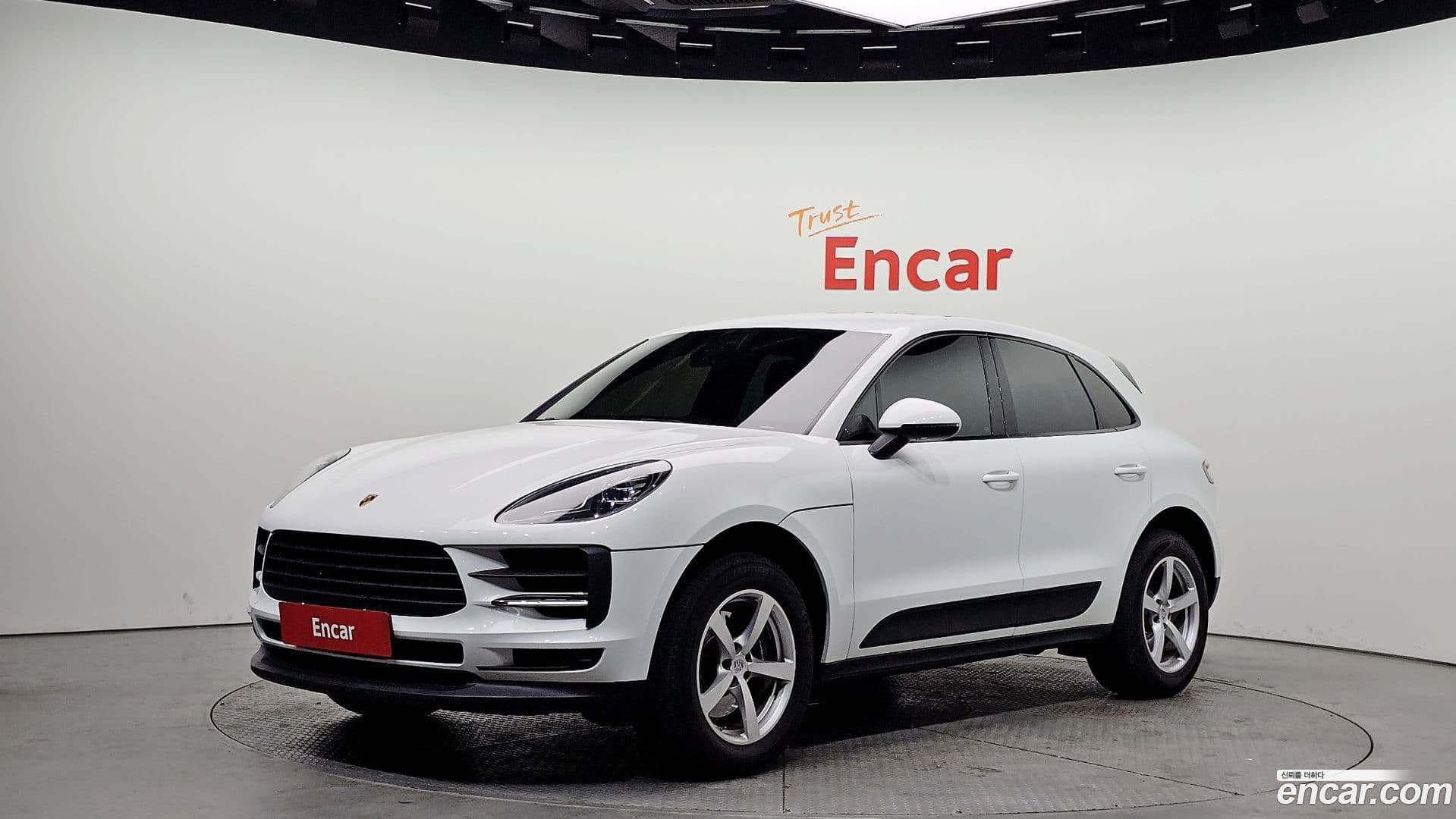 Main__Slider__Photo:Macan Porsche 2020.11-0