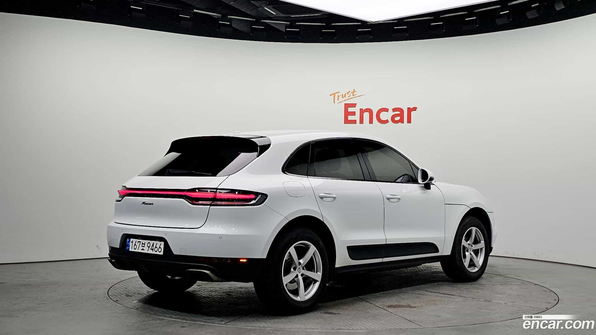 Macan Porsche 2020.11-OUTER-002