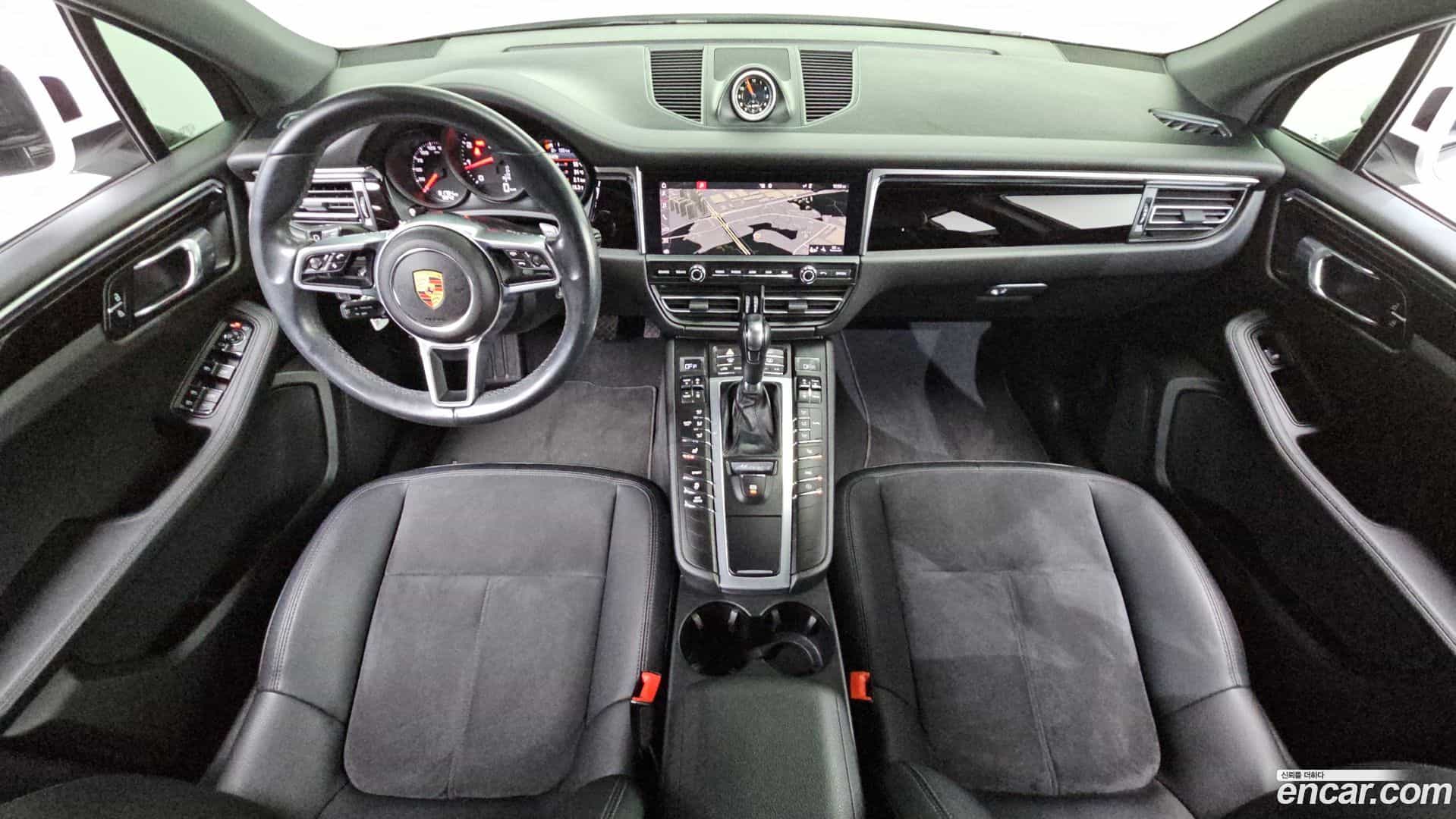 Macan Porsche 2020.11-INNER-007