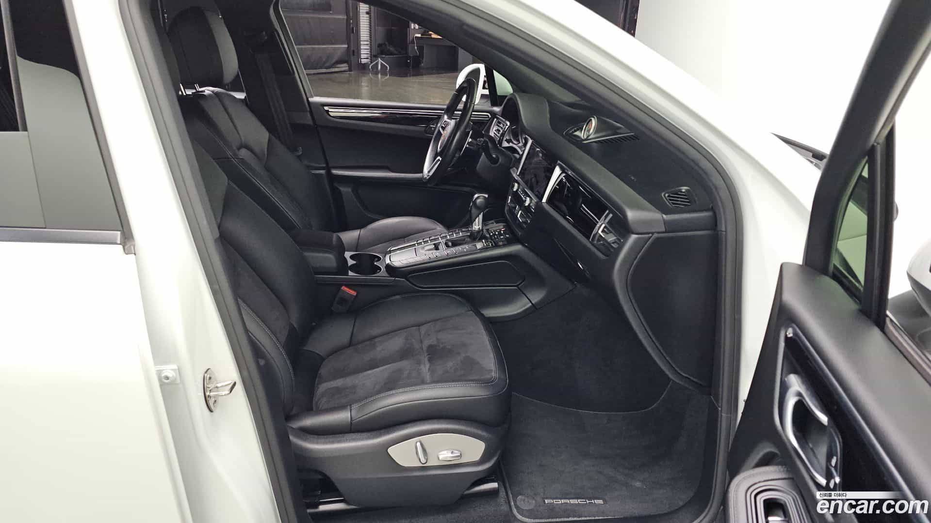 Macan Porsche 2020.11-OPTION-016