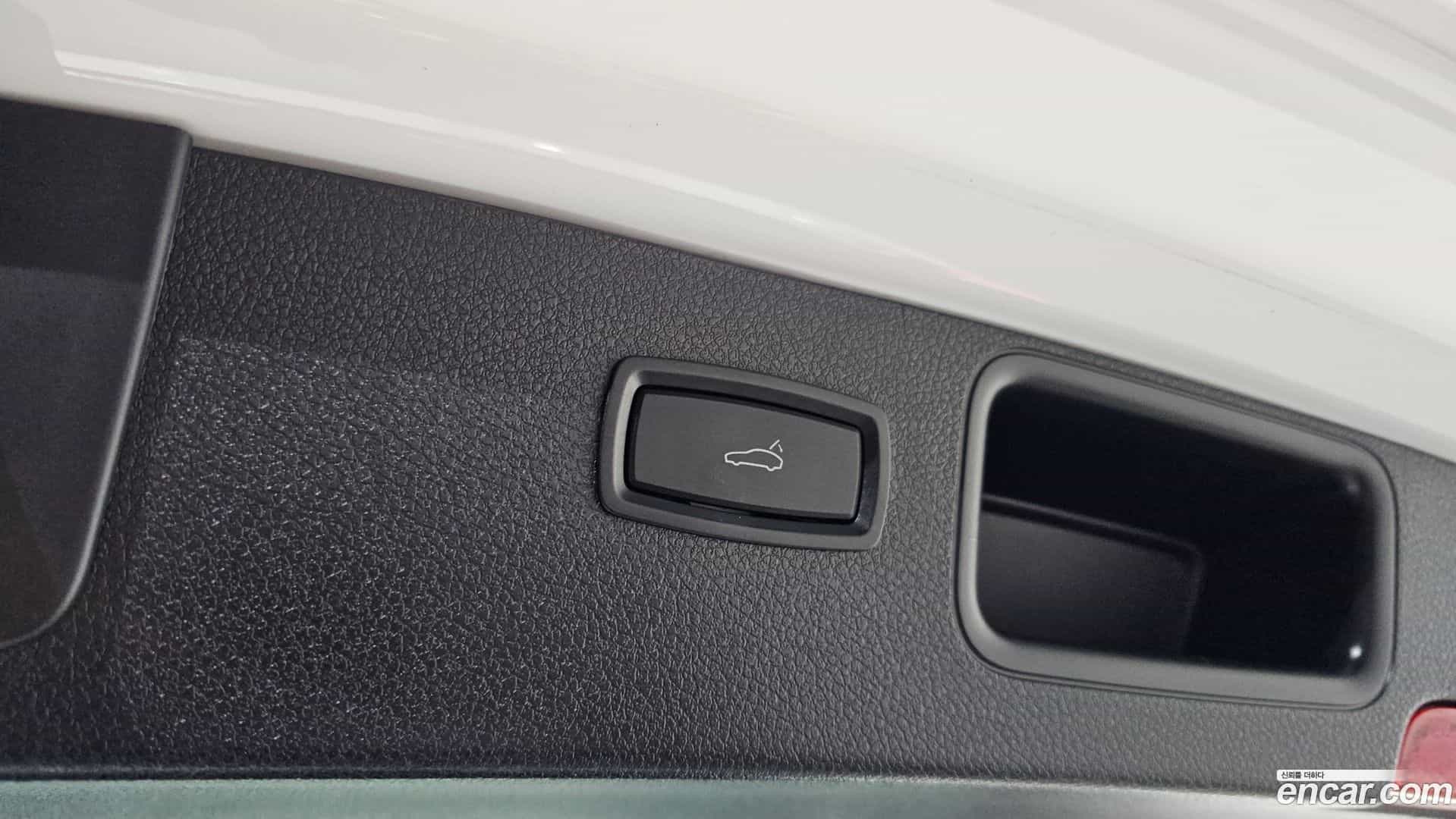 Macan Porsche 2020.11-OPTION-024