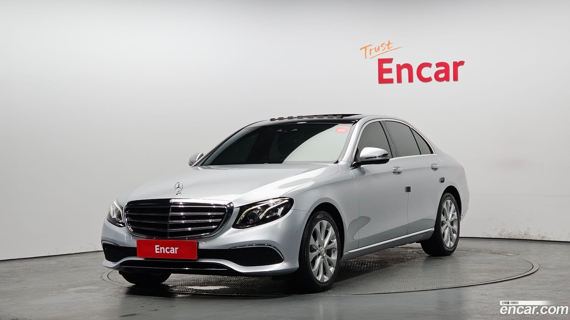Main__Slider__Photo:E-Class Mercedes-Benz 2017.2-0