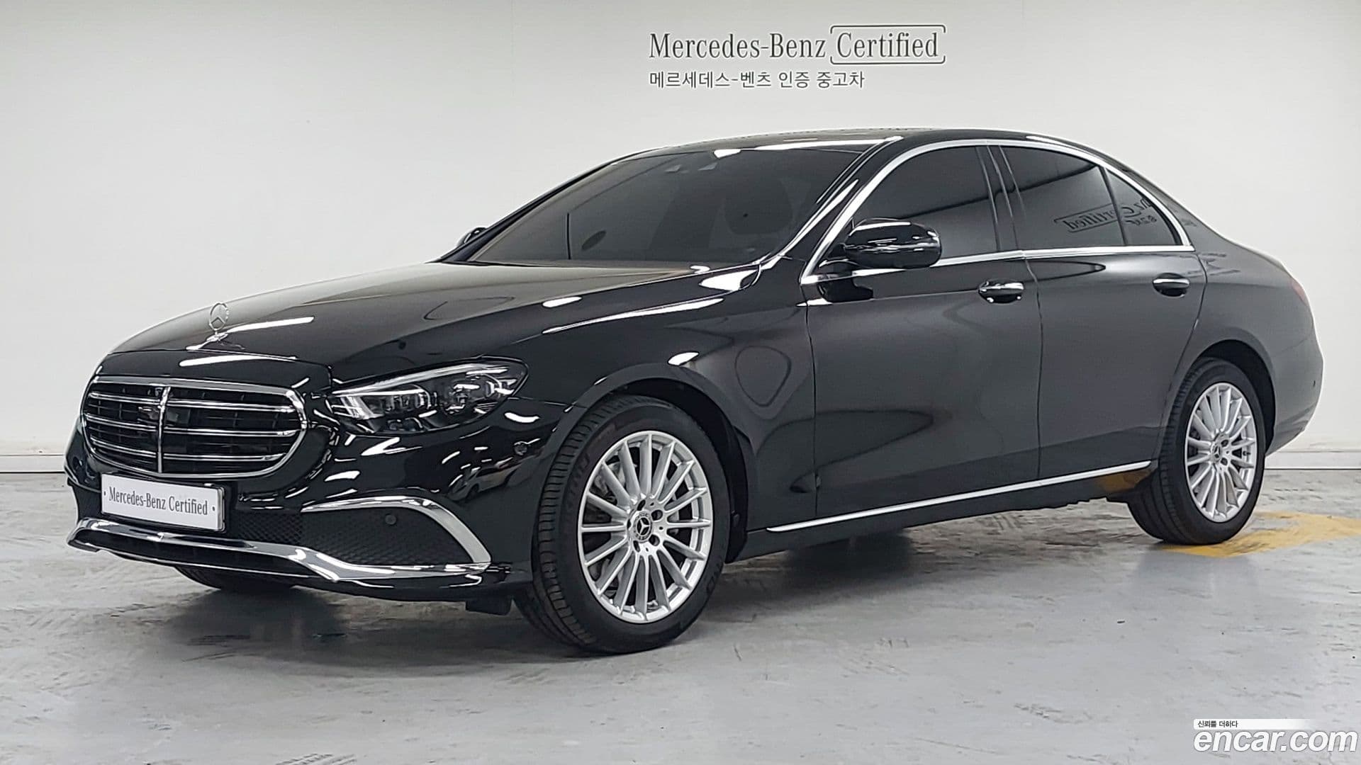 Main__Slider__Photo:E-Class Mercedes-Benz 2023.5-0