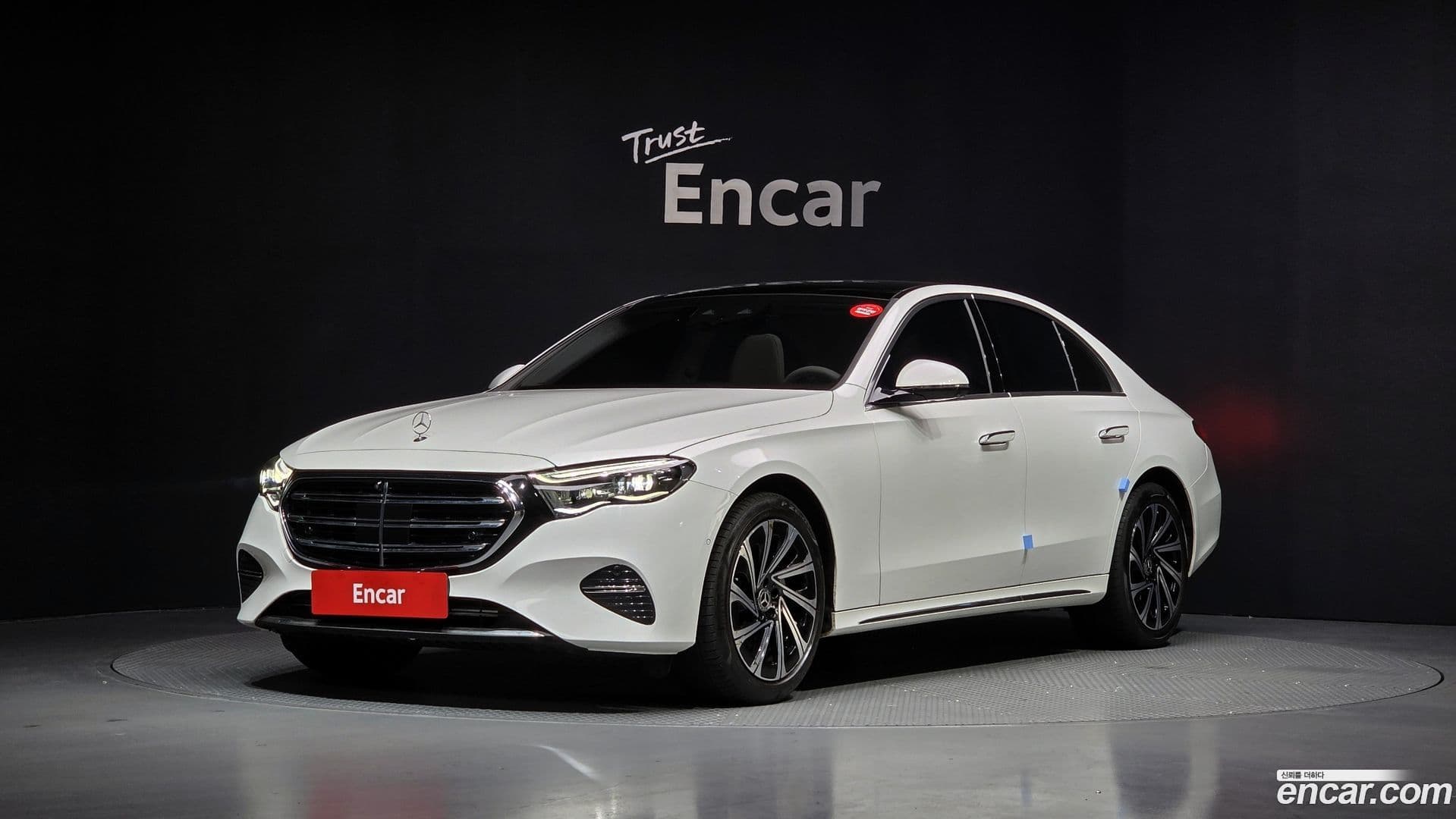 Main__Slider__Photo:E-Class Mercedes-Benz 2024.1-0