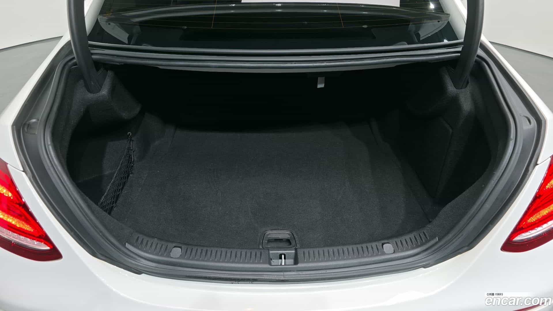 E-Class Mercedes-Benz 2016.9-OPTION-024