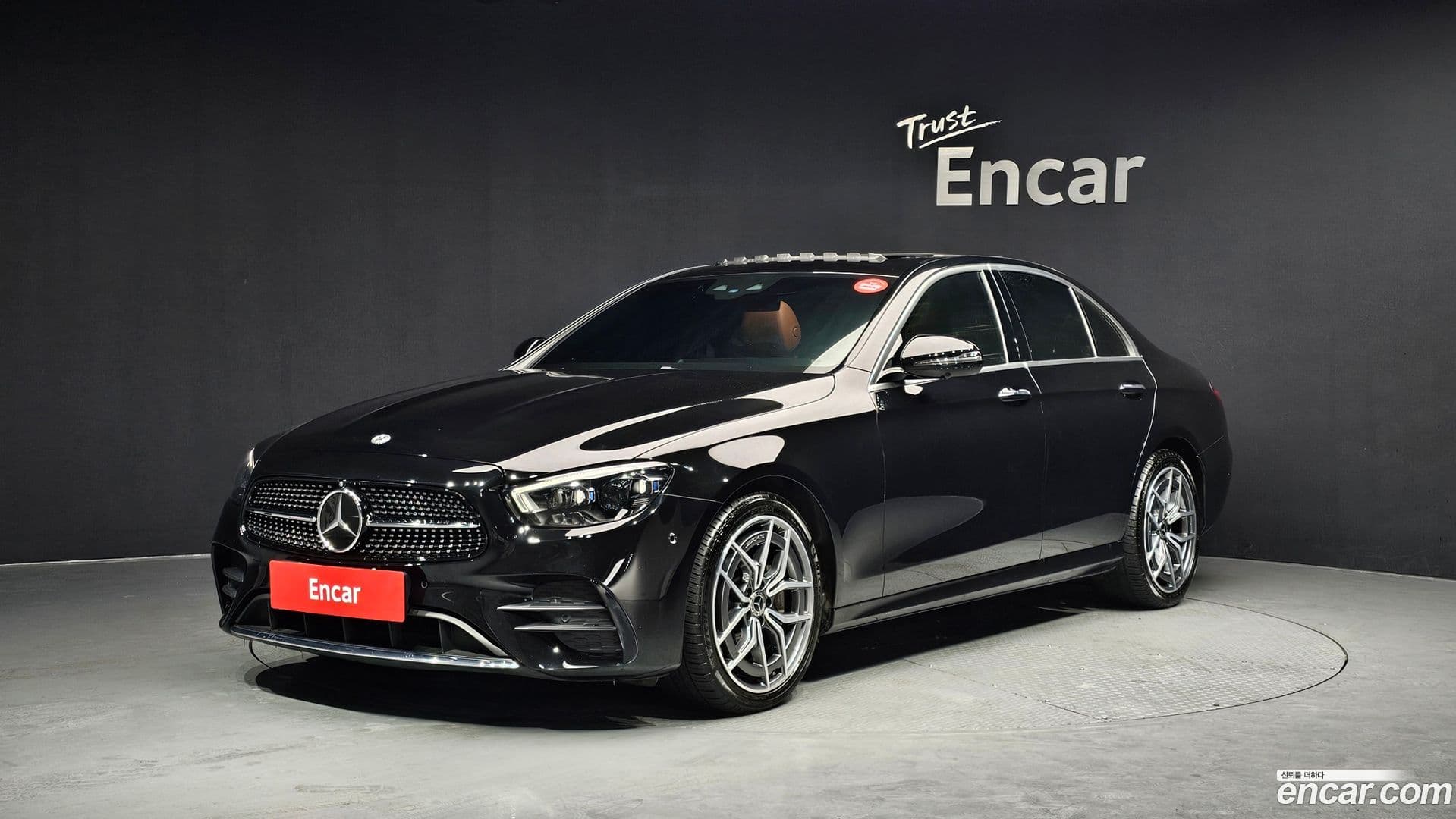 Main__Slider__Photo:E-Class Mercedes-Benz 2021.6-0
