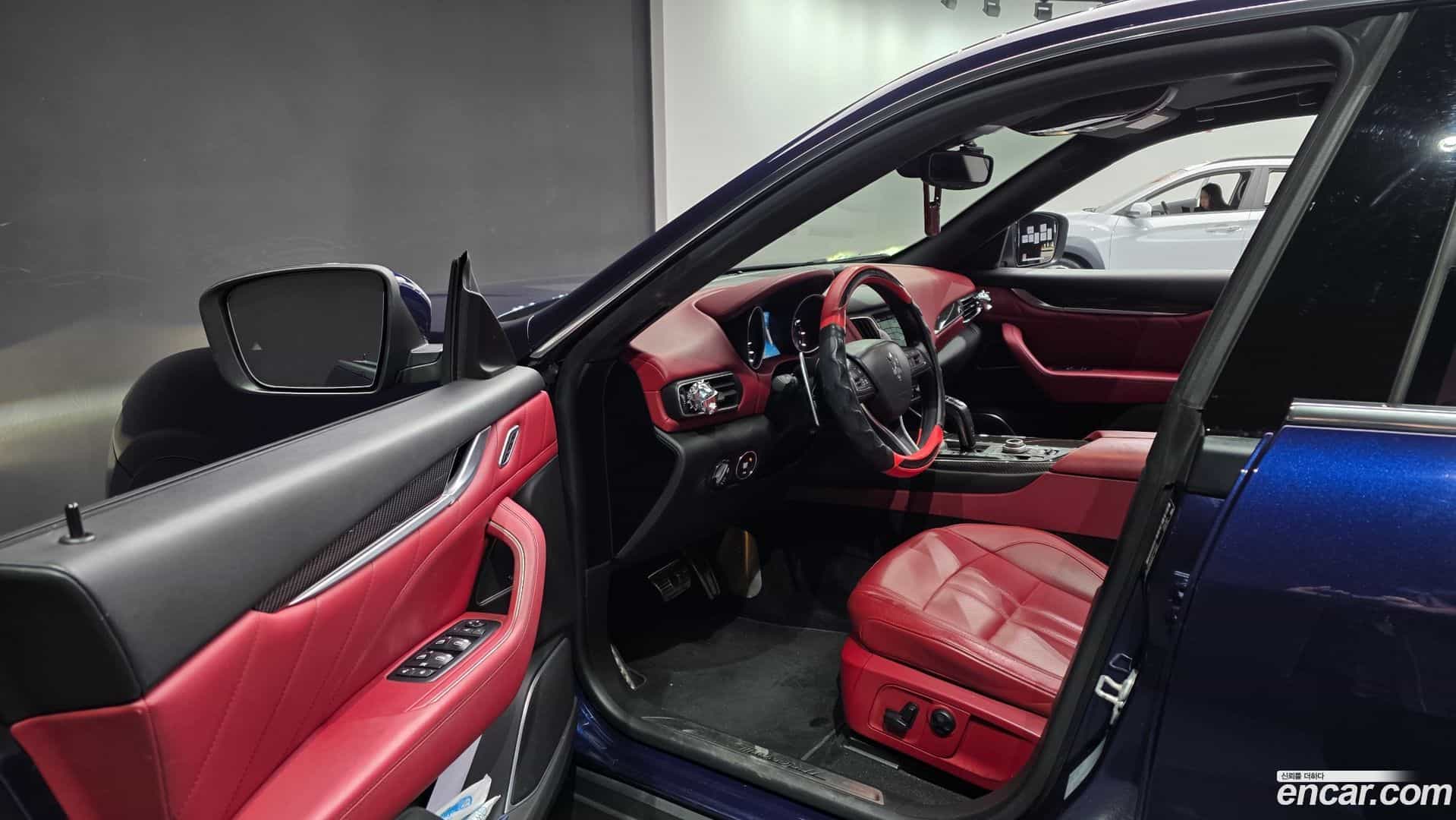 Levante Maserati 2019.2-OPTION-015