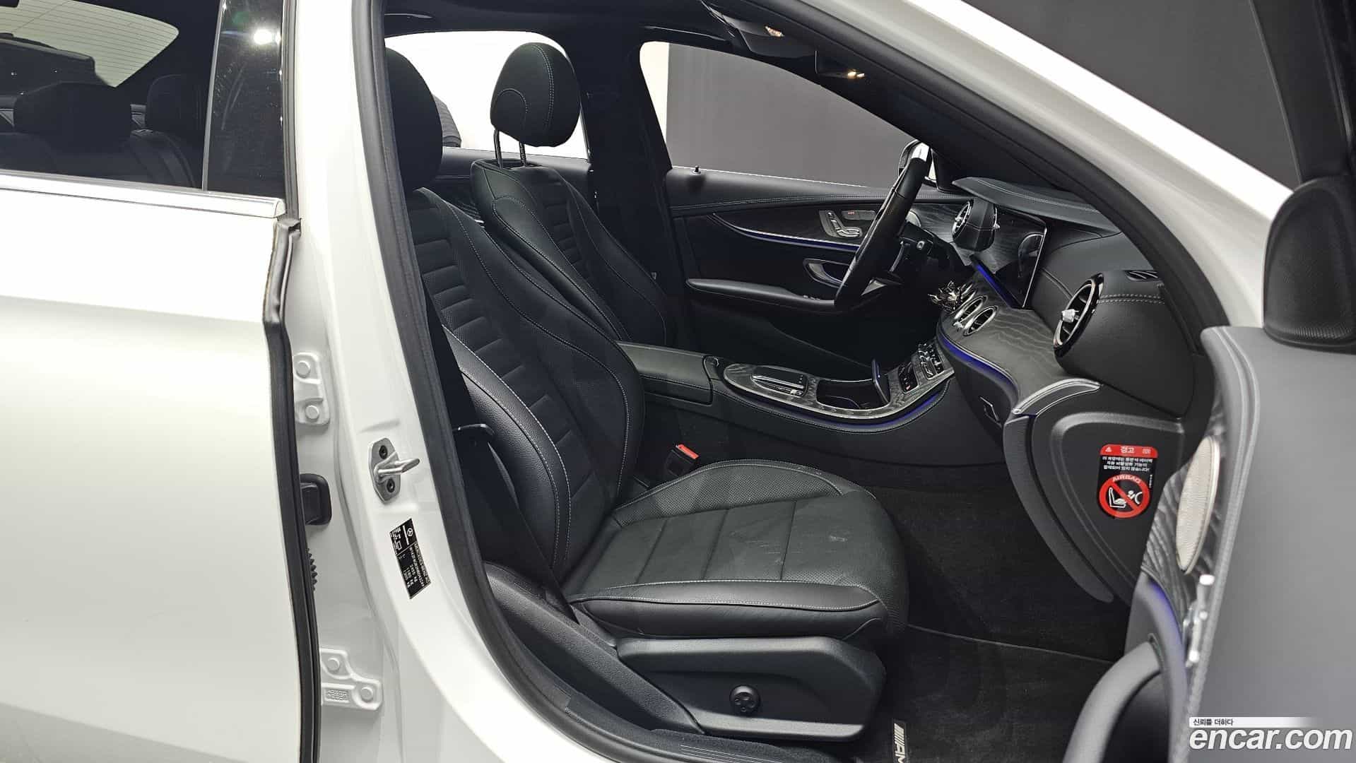 E-Class Mercedes-Benz 2022.3-INNER-010