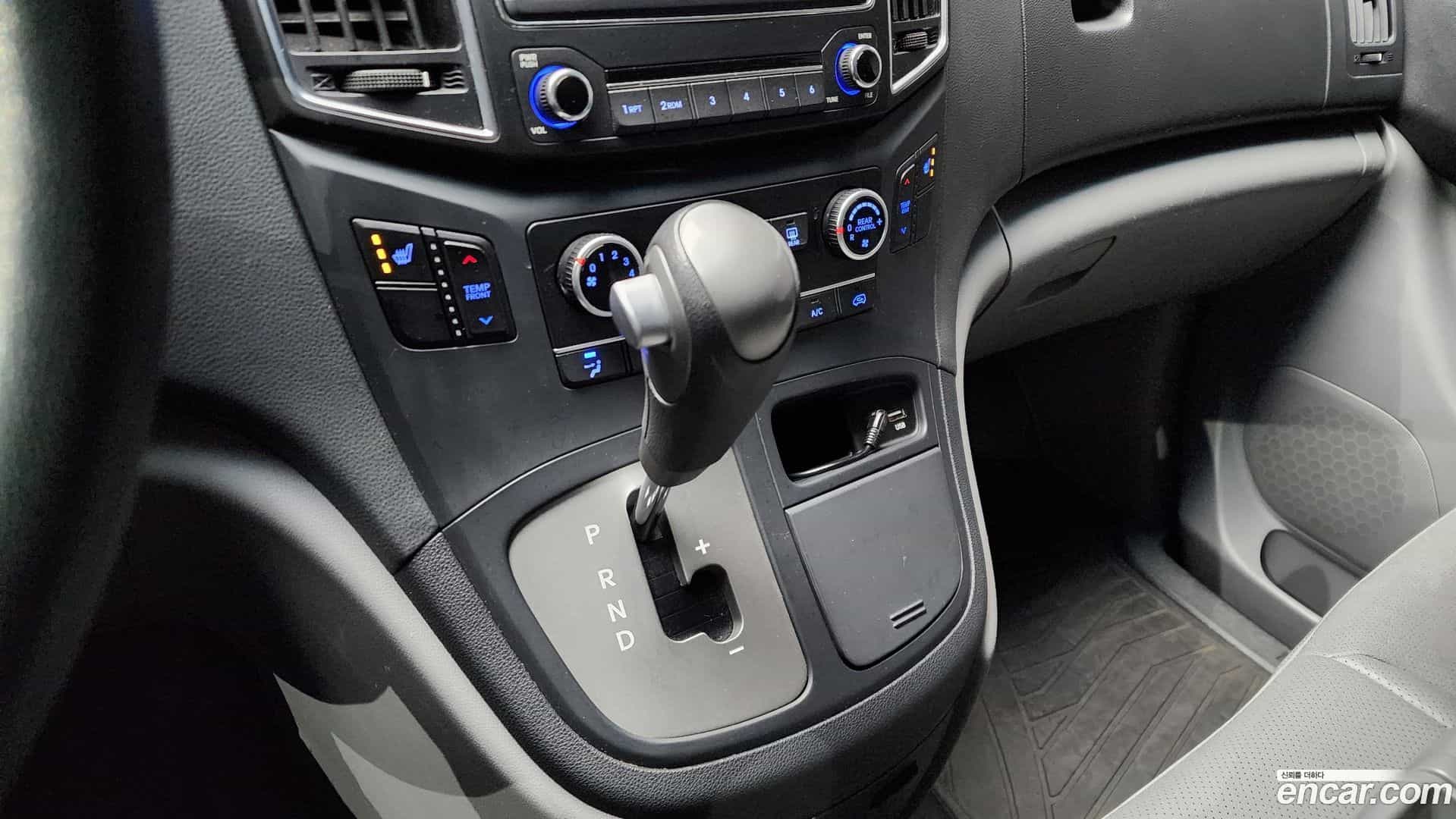 Starex Hyundai 2018.2-INNER-009