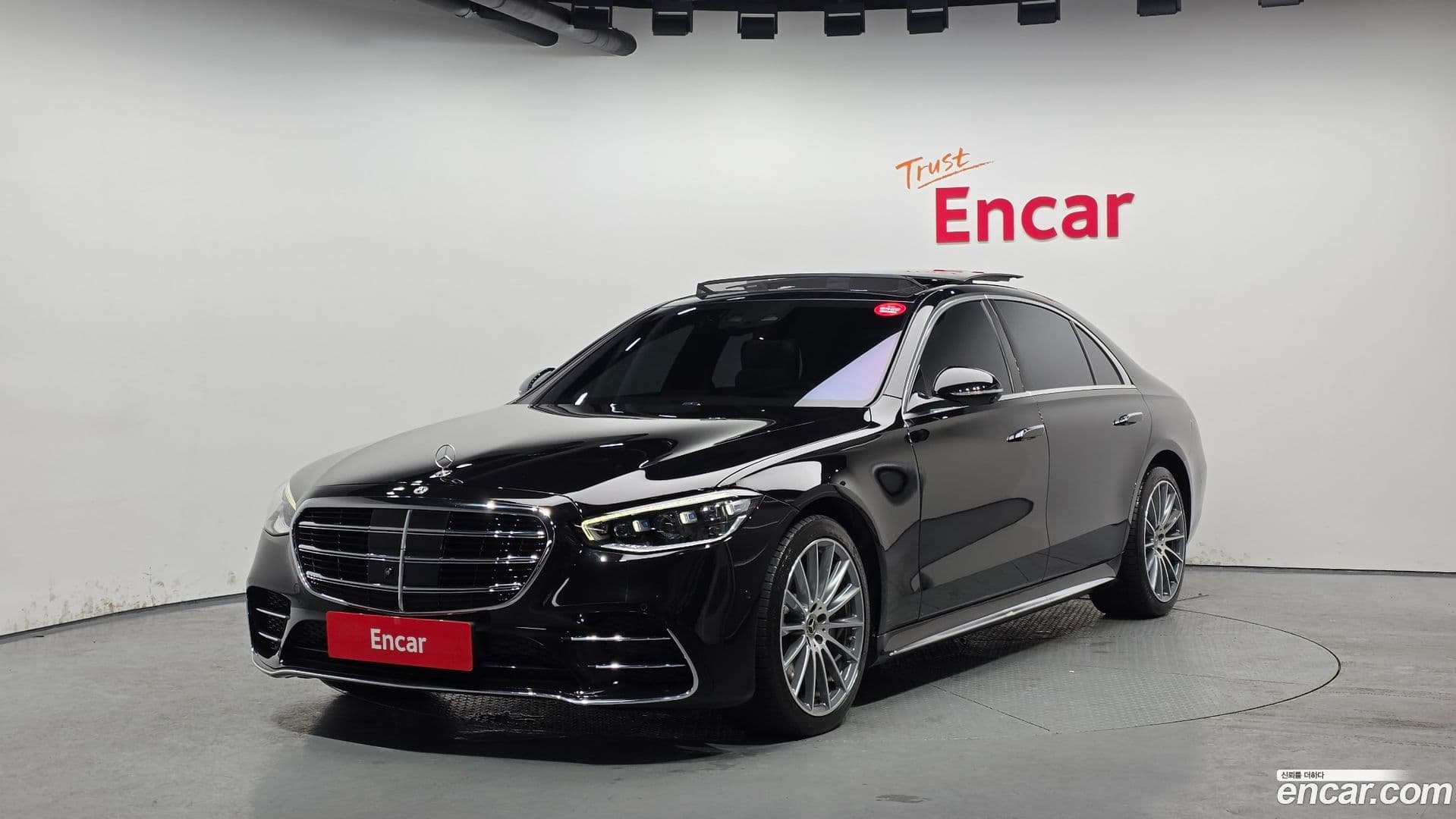 Main__Slider__Photo:S-Class Mercedes-Benz 2021.10-0