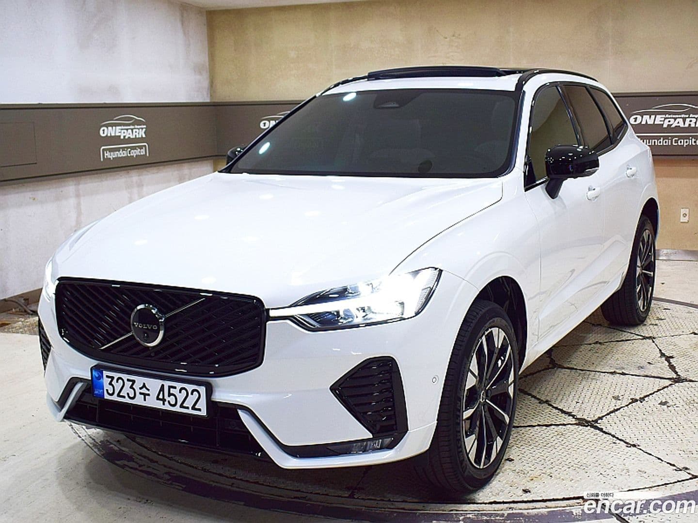 Main__Slider__Photo:XC60 Volvo 2025.10-0
