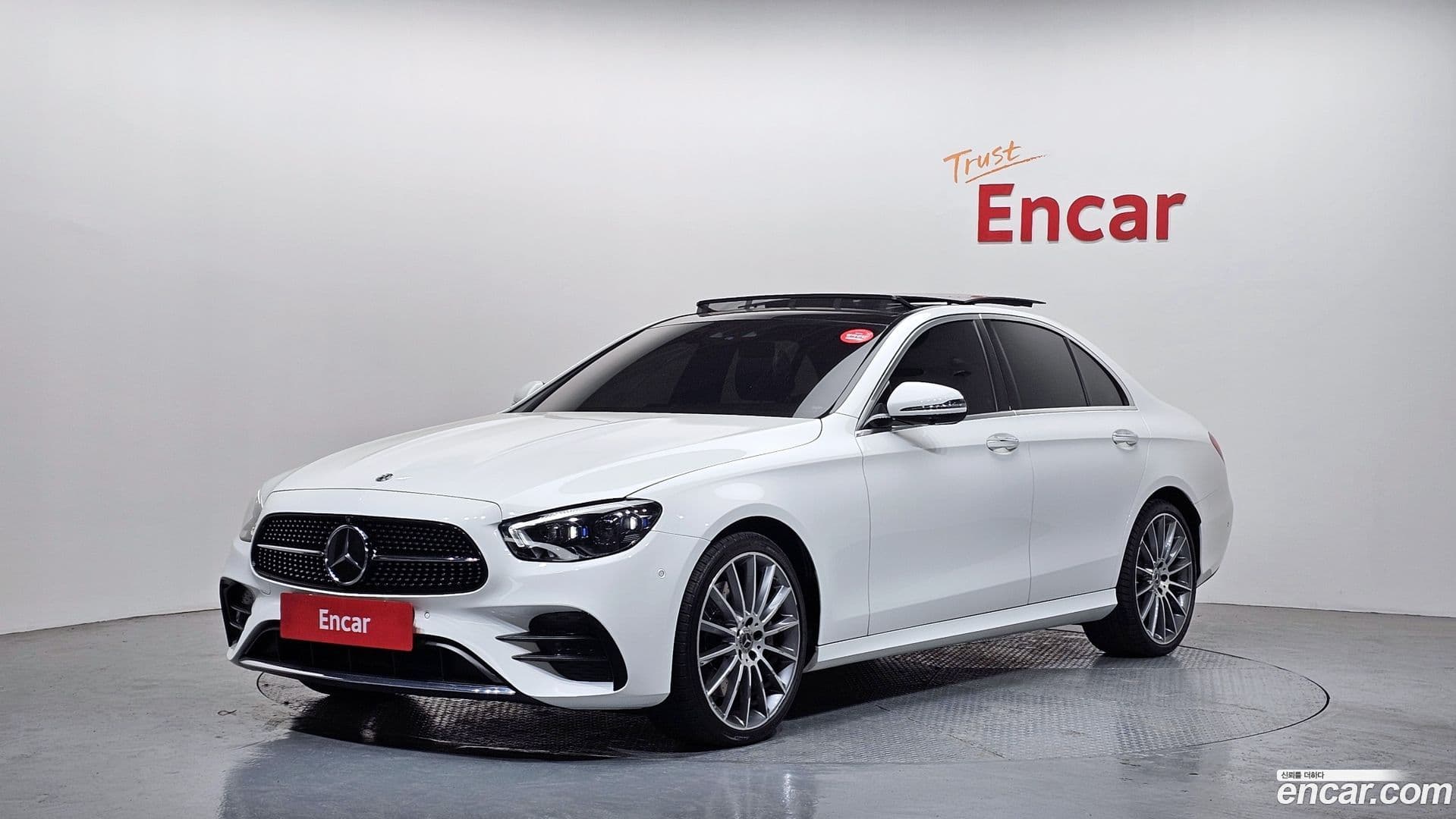 Main__Slider__Photo:E-Class Mercedes-Benz 2021.2-0