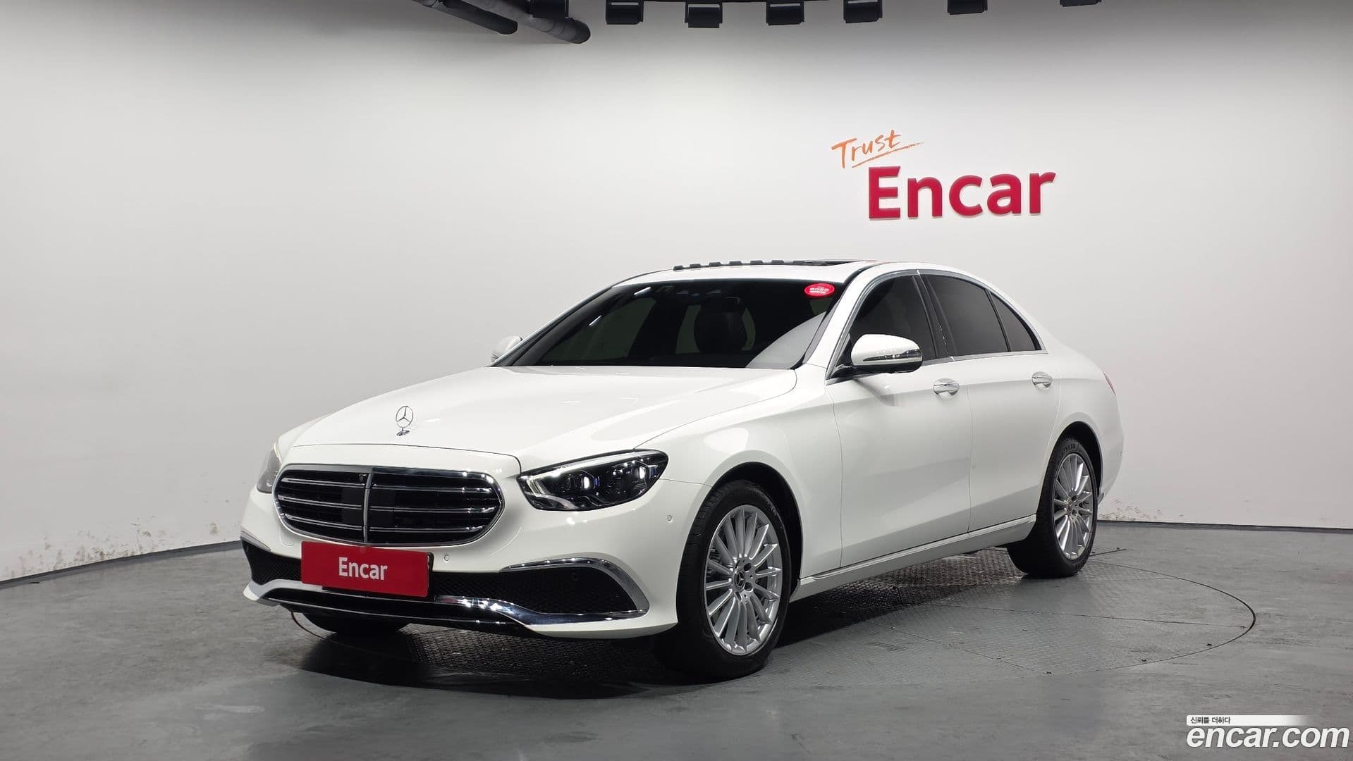Main__Slider__Photo:E-Class Mercedes-Benz 2022.11-0