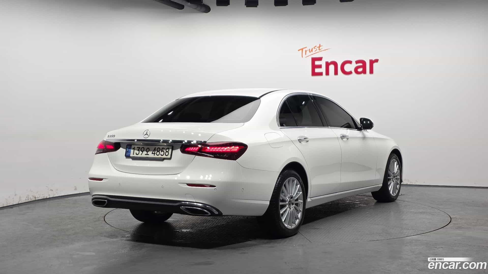 E-Class Mercedes-Benz 2022.11-OUTER-002