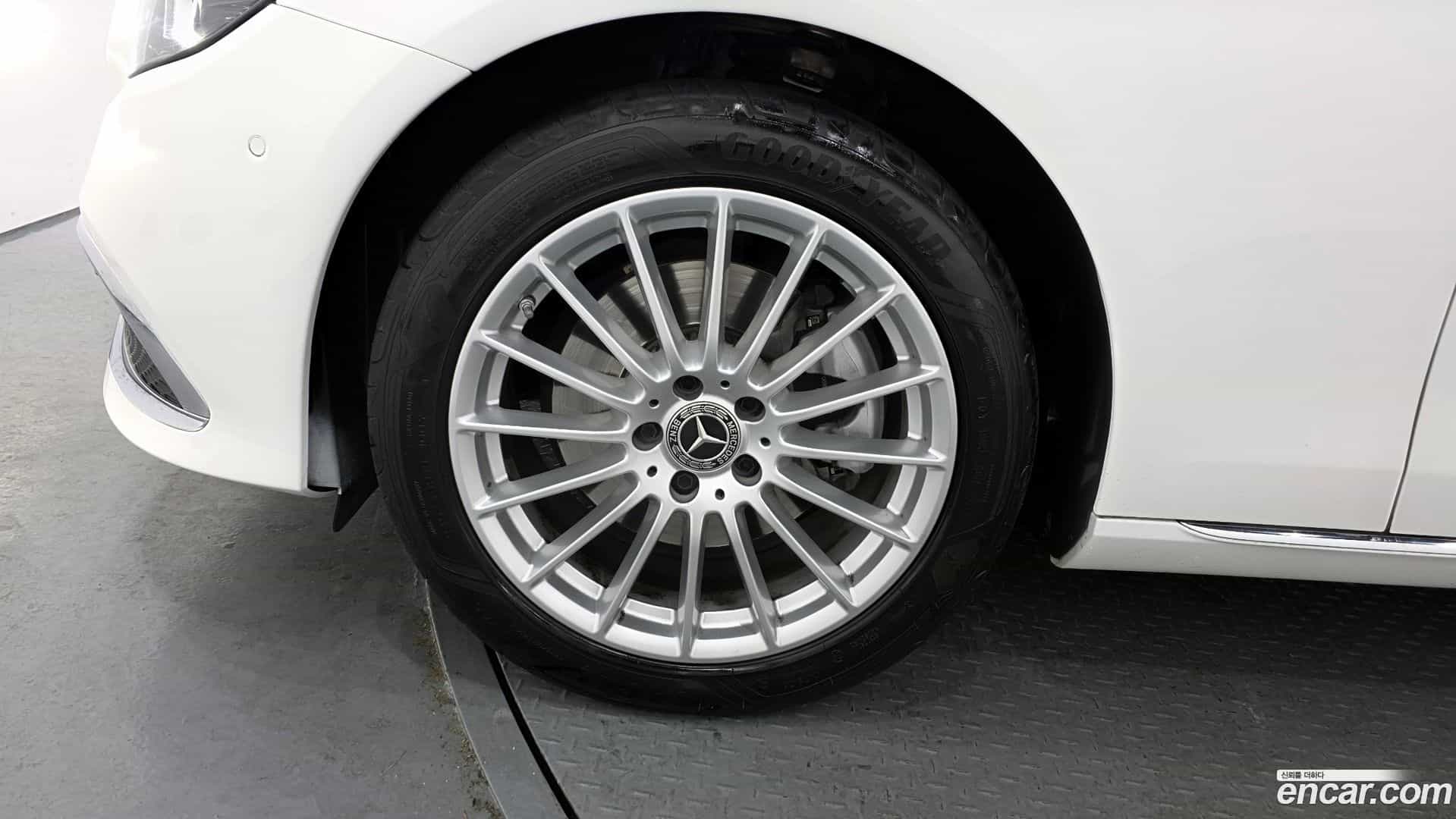E-Class Mercedes-Benz 2022.11-OUTER-005