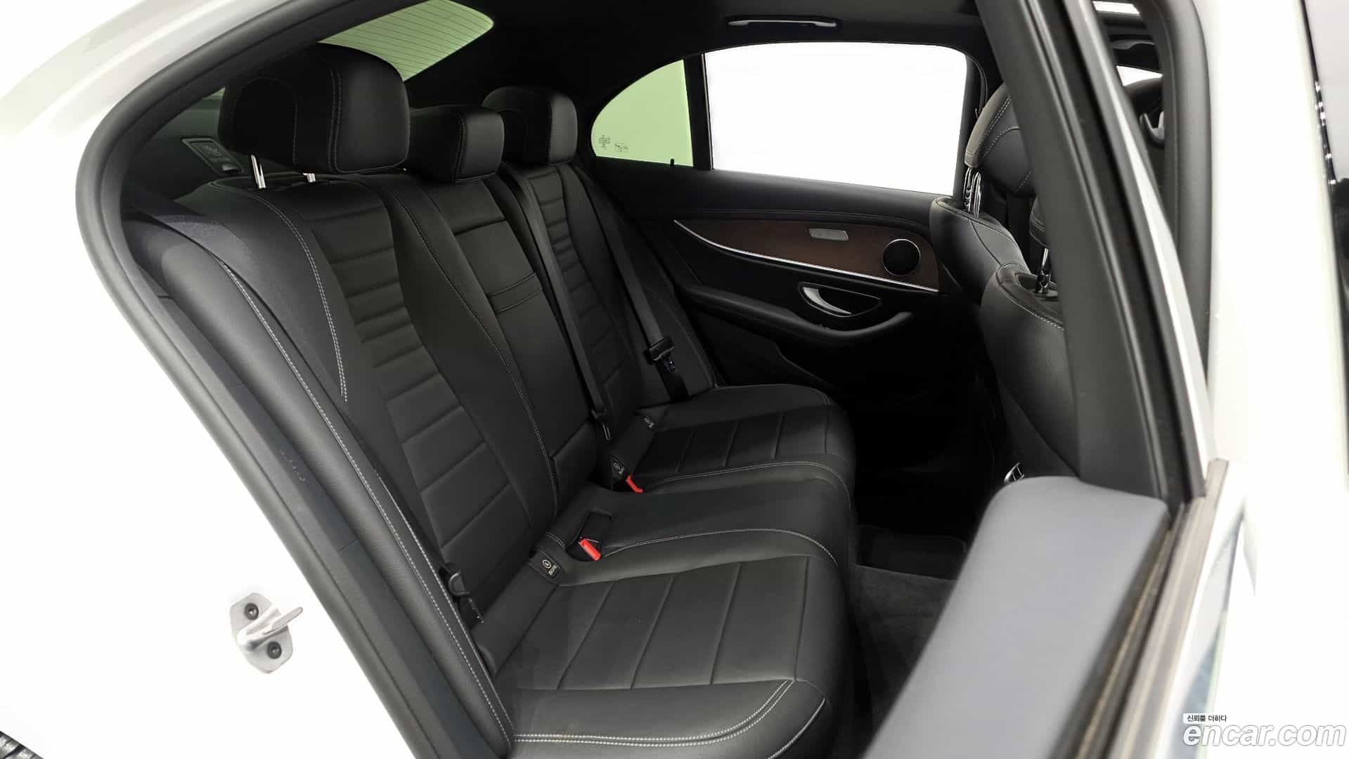 E-Class Mercedes-Benz 2022.11-OPTION-016