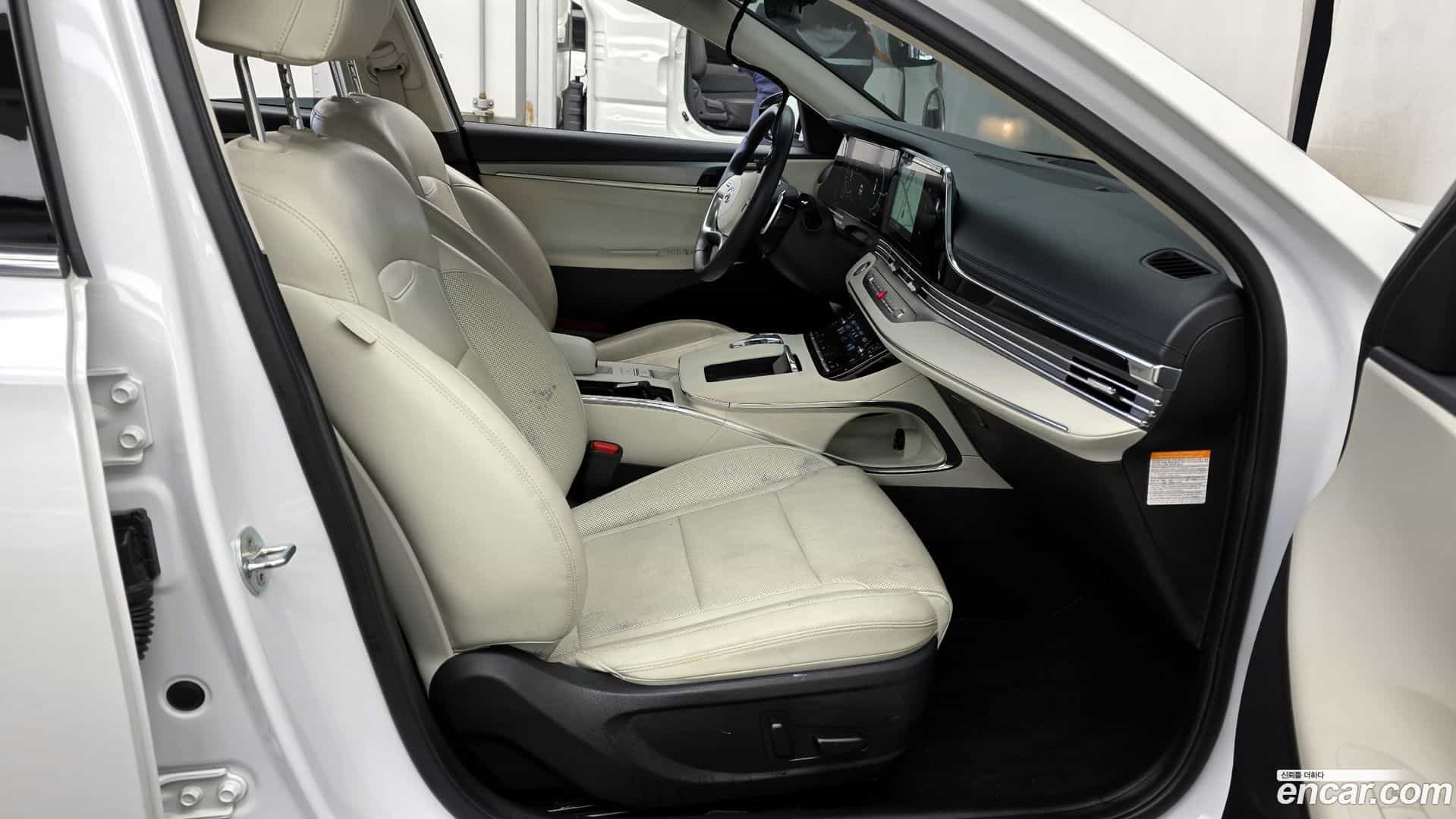 Grandeur Hyundai 2021.8-OPTION-015