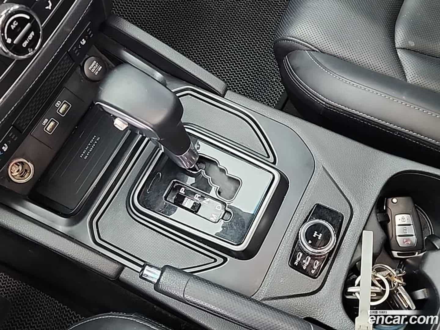 Rexton KG Mobility 2022.4-INNER-008