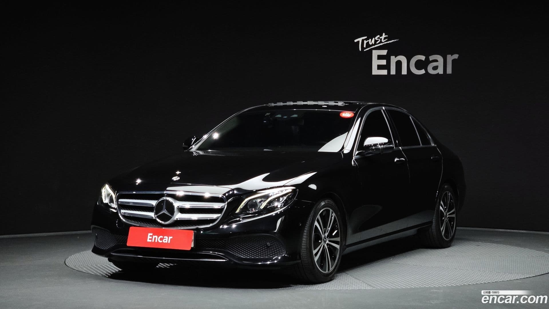 Main__Slider__Photo:E-Class Mercedes-Benz 2020.7-0