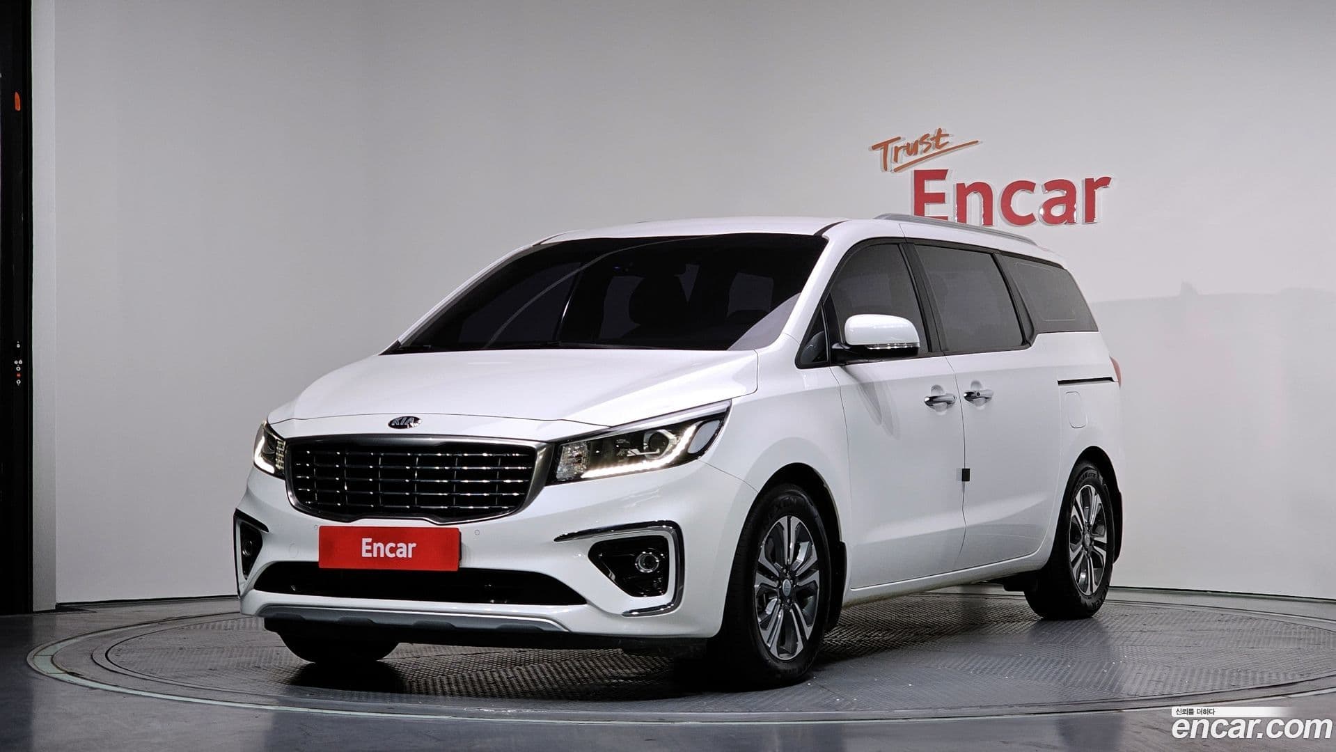 Main__Slider__Photo:Canival Kia 2019.6-0
