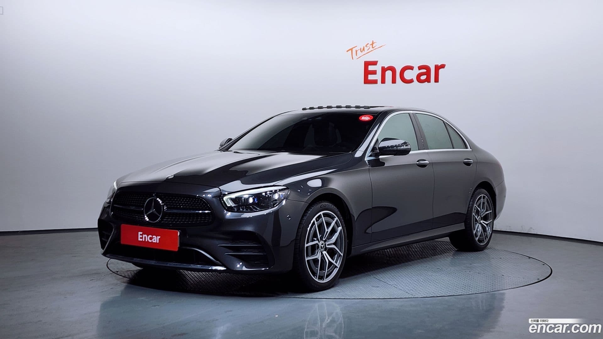 Main__Slider__Photo:E-Class Mercedes-Benz 2022.0-0