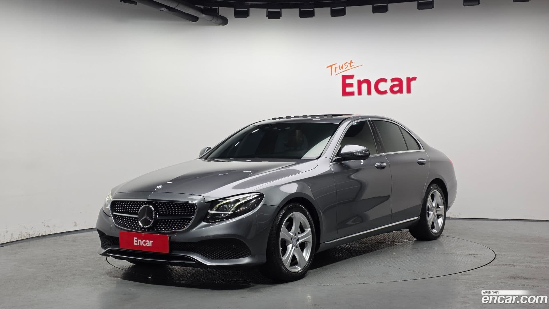 Main__Slider__Photo:E-Class Mercedes-Benz 2017.4-0