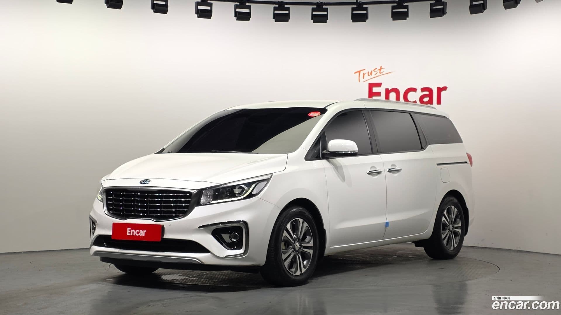 Main__Slider__Photo:Canival Kia 2020.3-0
