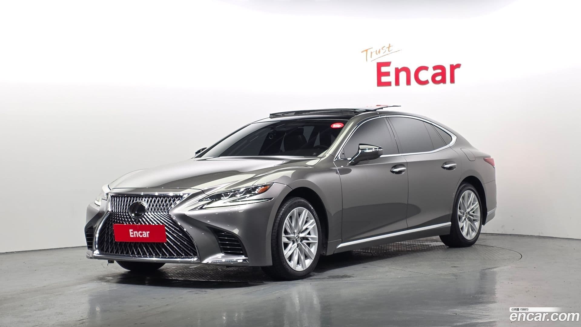 Main__Slider__Photo:LS Lexus 2018.9-0