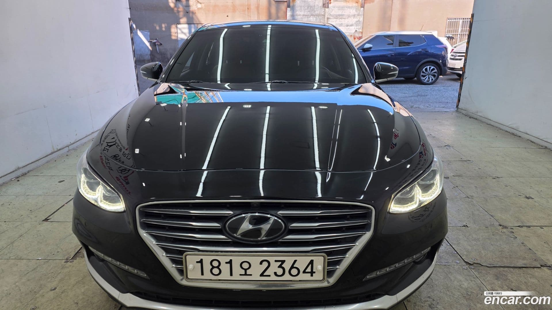 Main__Slider__Photo:Grandeur Hyundai 2019.3-0