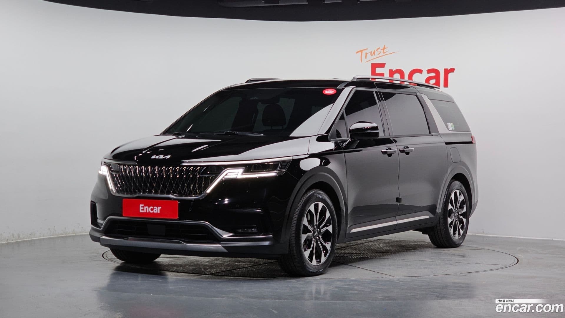 Main__Slider__Photo:Canival Kia 2023.9-0