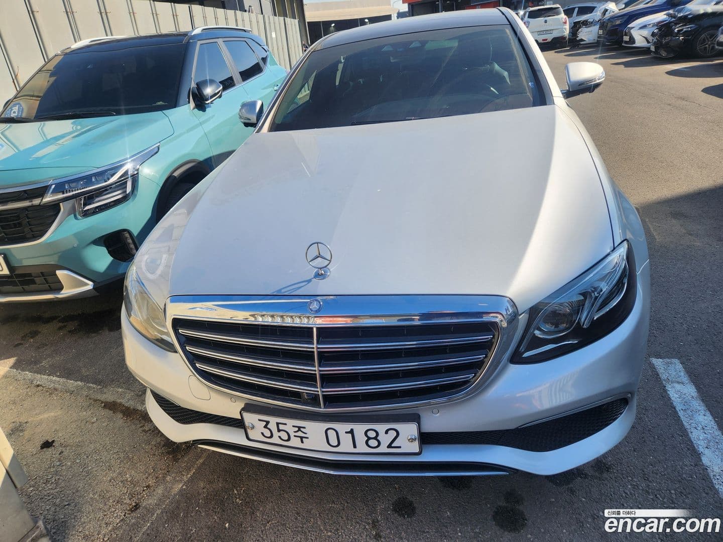 Main__Slider__Photo:E-Class Mercedes-Benz 2016.10-0