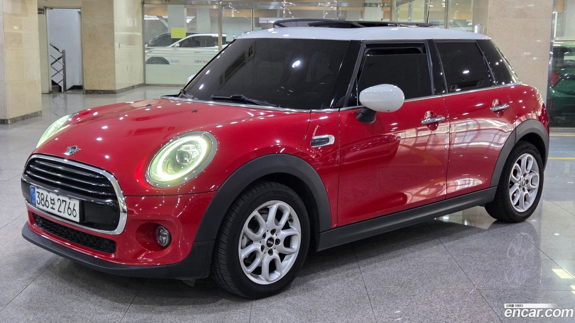 Main__Slider__Photo:Cooper Mini 2021.1-0