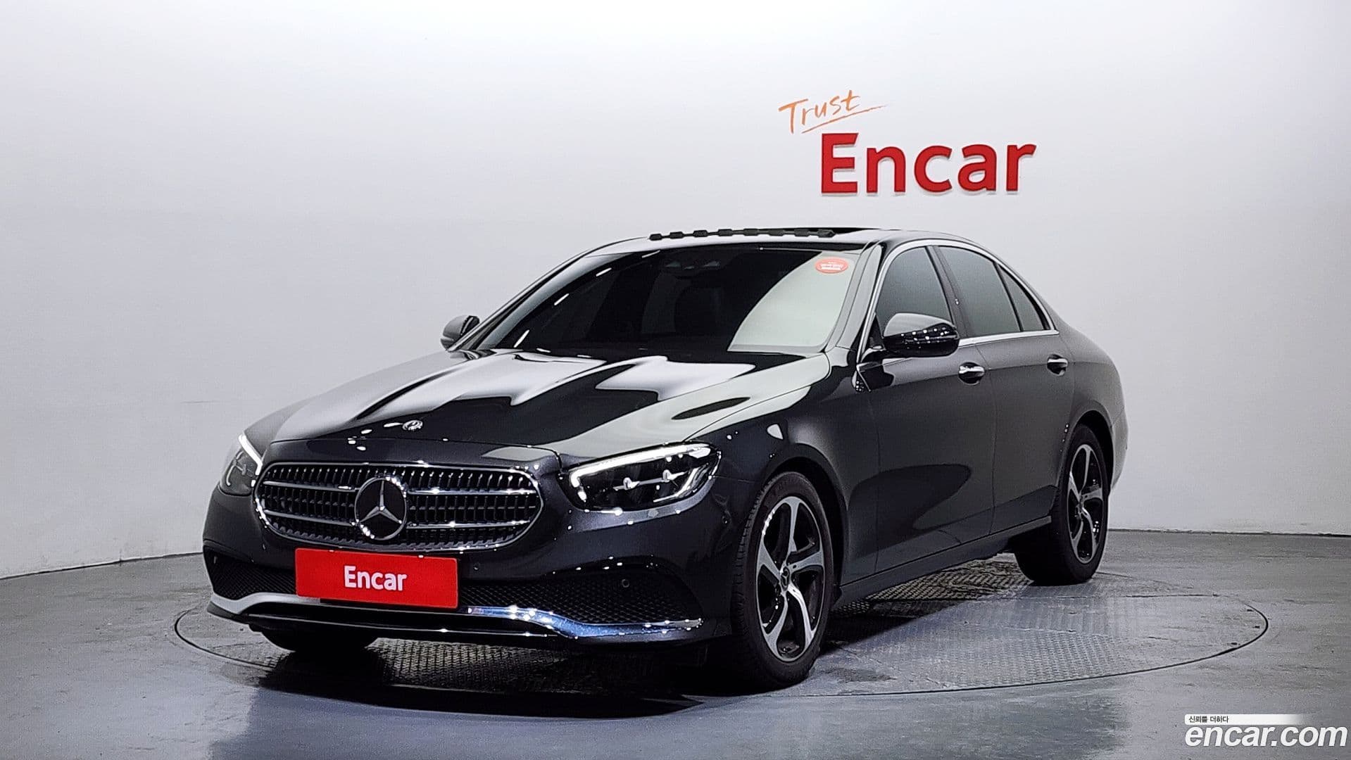 Main__Slider__Photo:E-Class Mercedes-Benz 2021.1-0