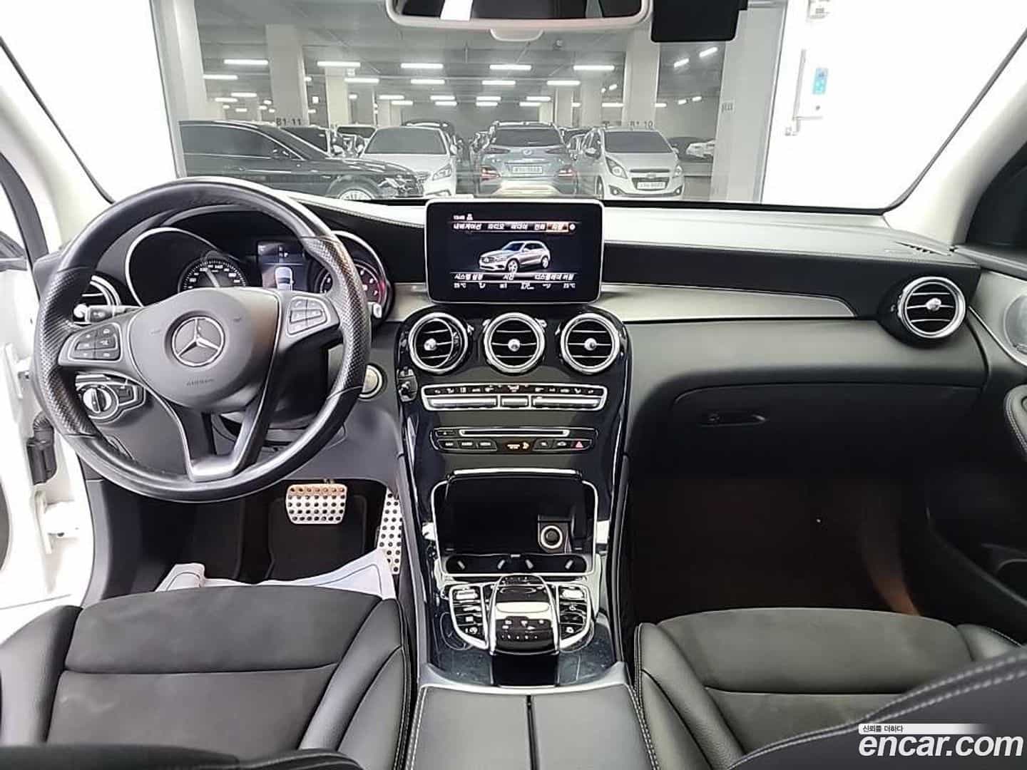GLC-Class Mercedes-Benz 2019.10-INNER-007