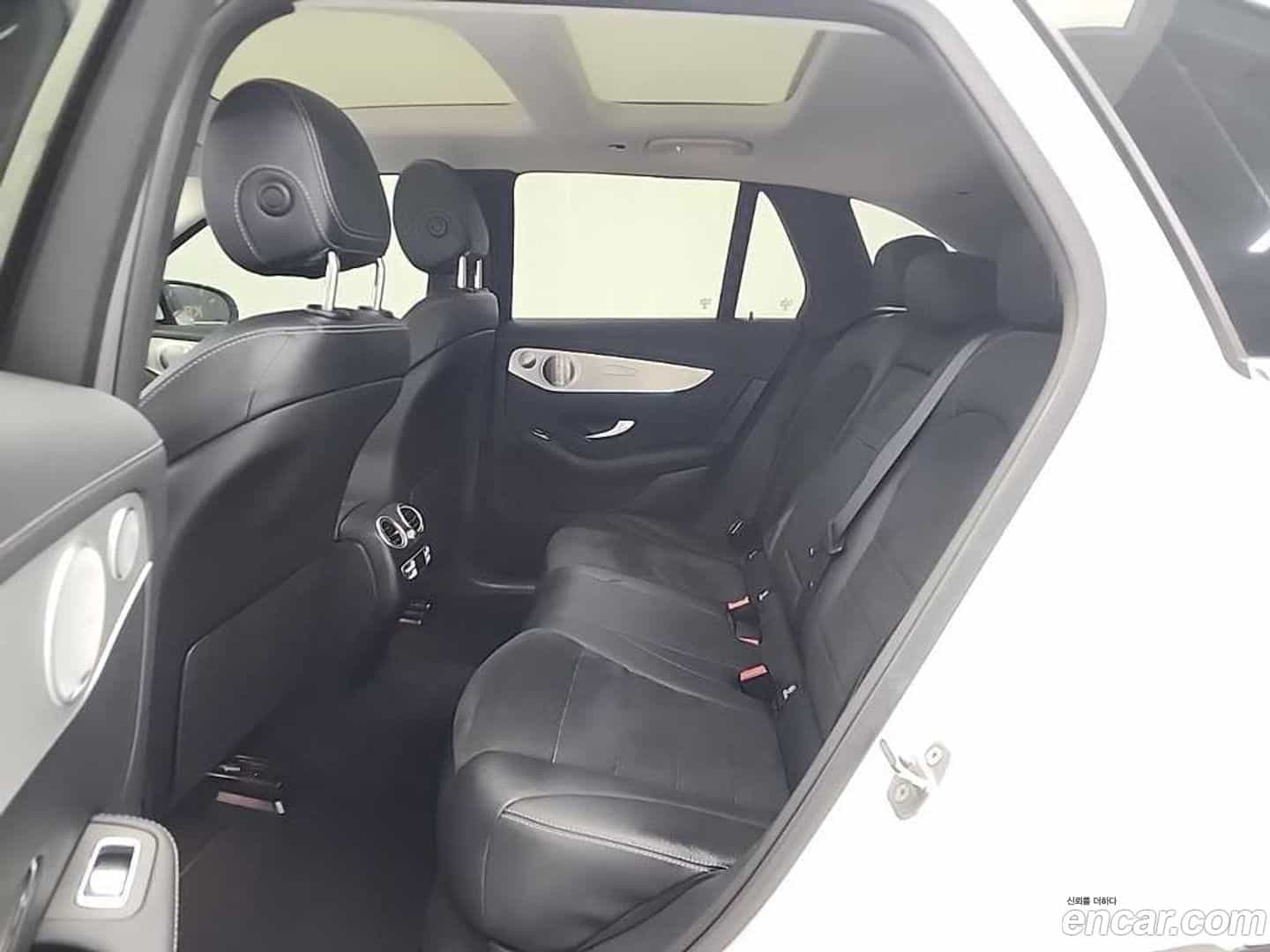 GLC-Class Mercedes-Benz 2019.10-OPTION-022