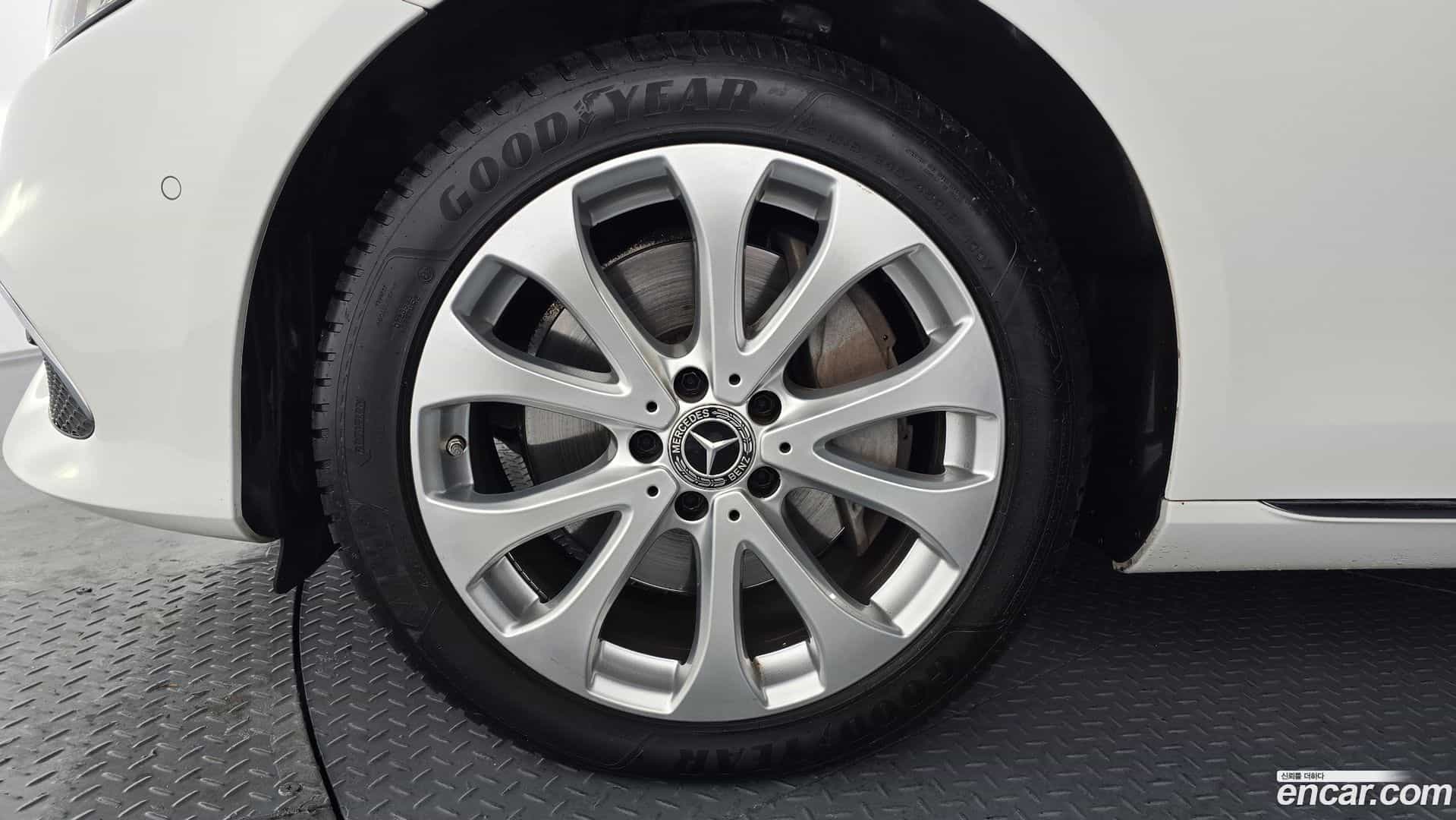 E-Class Mercedes-Benz 2018.4-OUTER-005